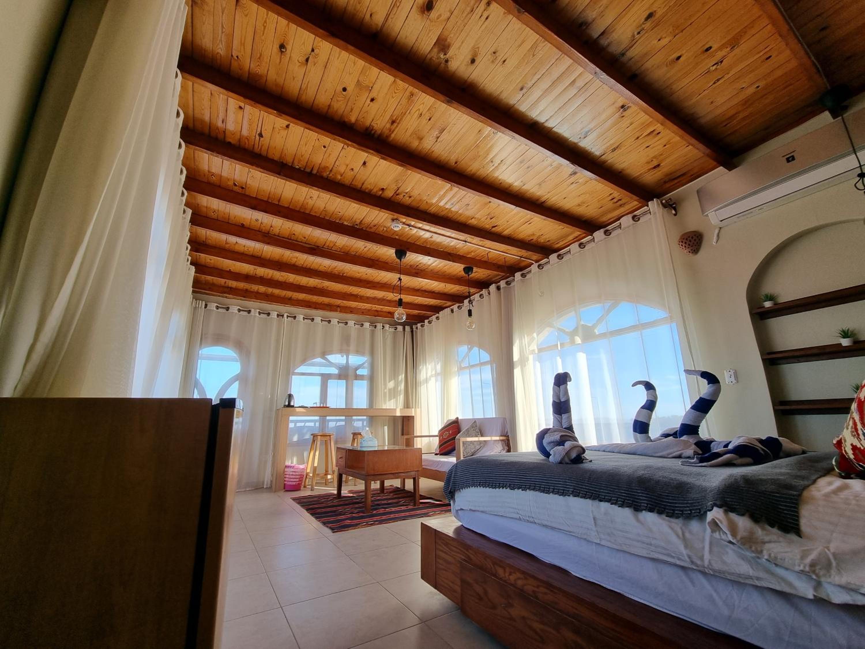 Superior Suite with Sea View - Photo 10