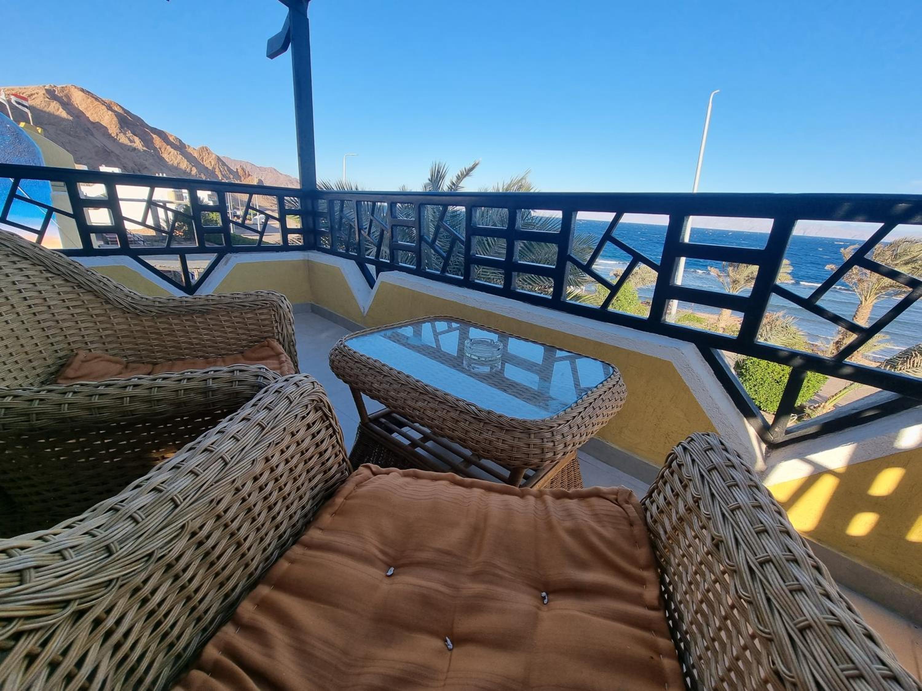 Superior Suite with Sea View - Photo 16