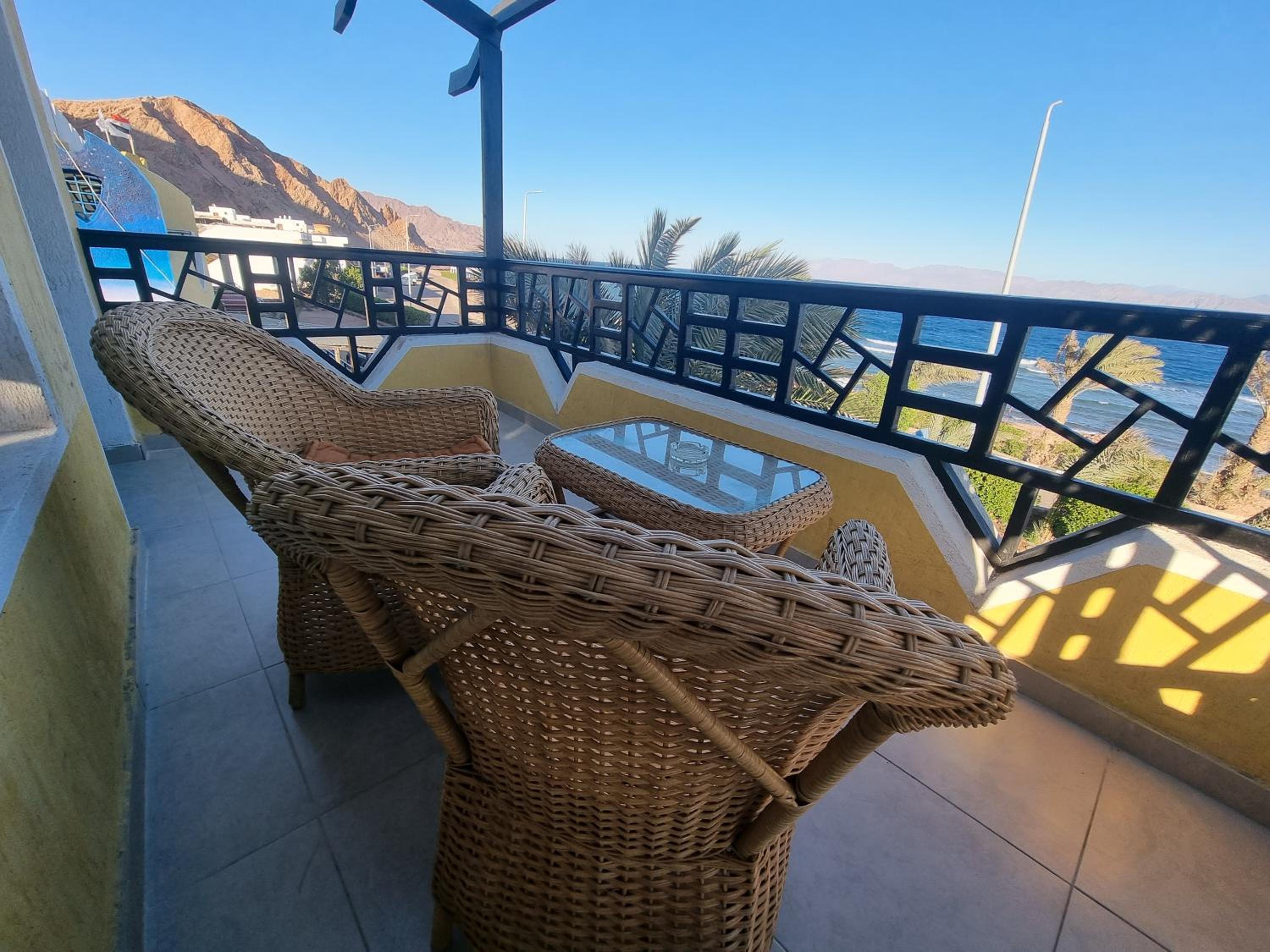 Superior Suite with Sea View - Photo 17