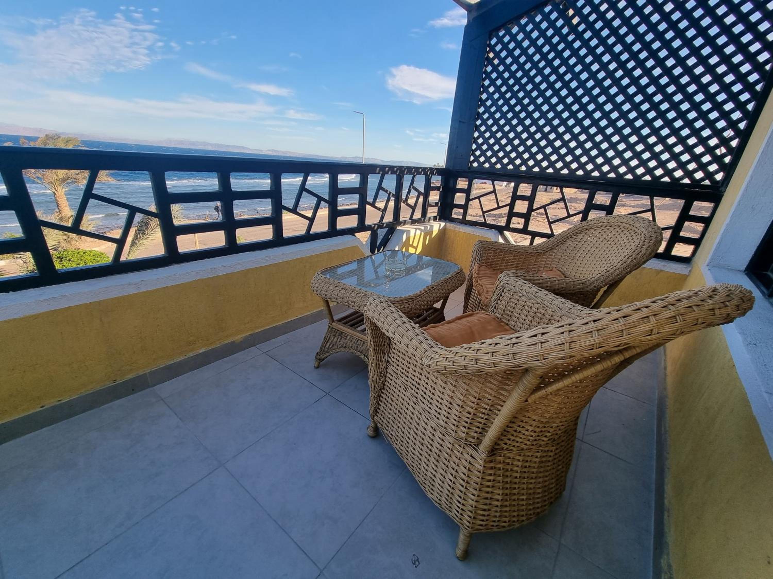 Superior Suite with Sea View - Photo 18