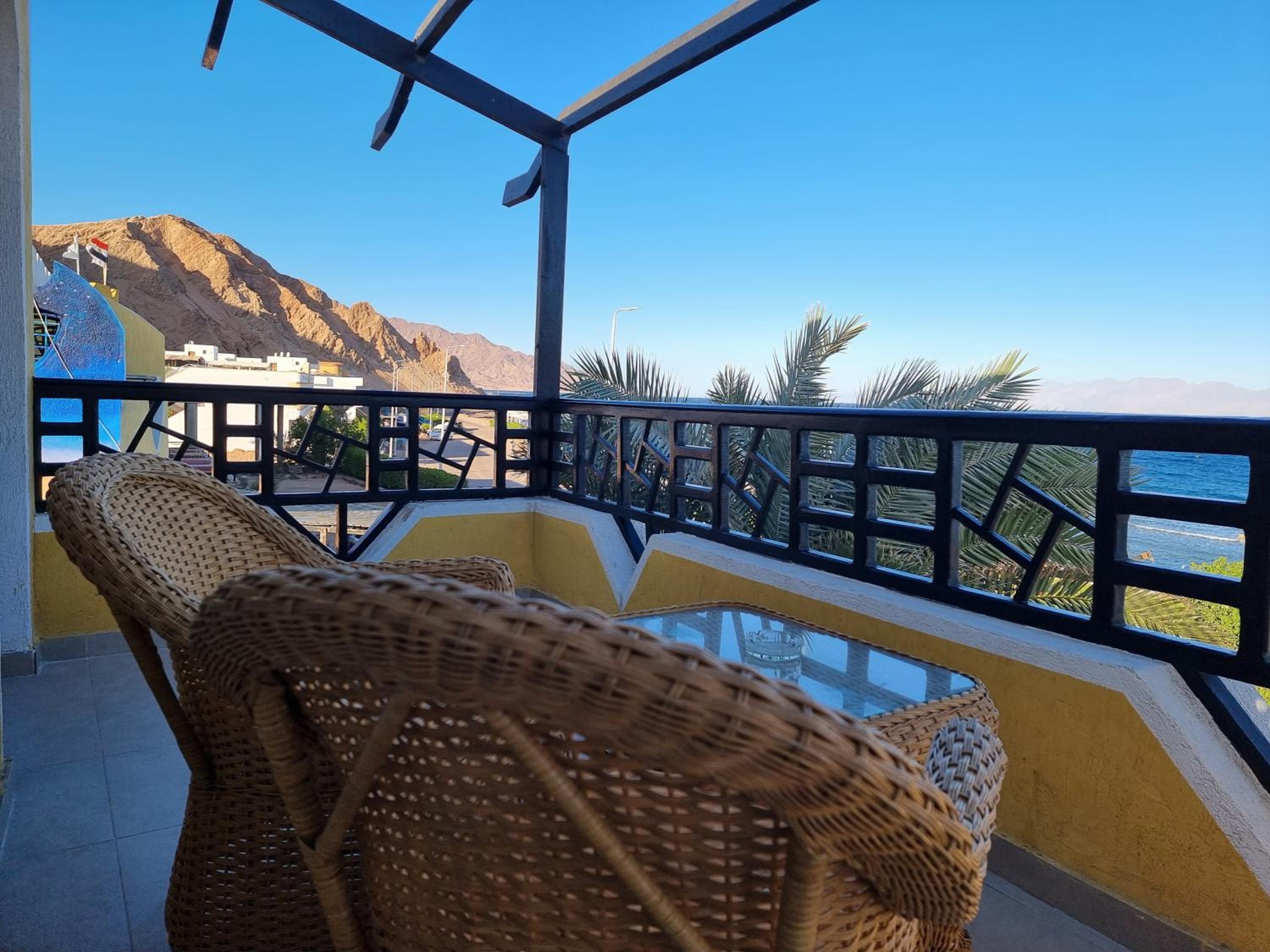 Superior Suite with Sea View - Photo 20