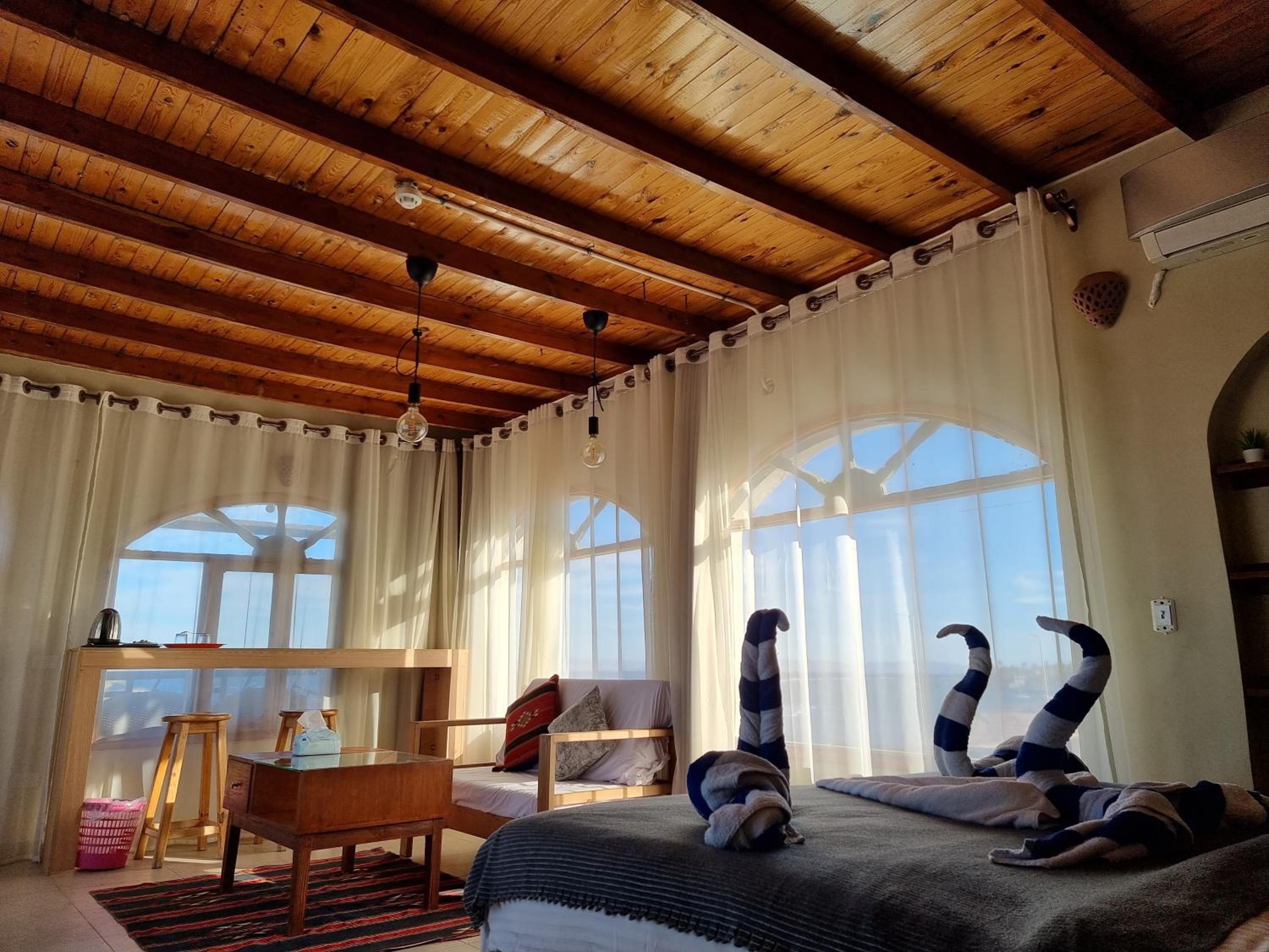 Superior Suite with Sea View - Photo 21