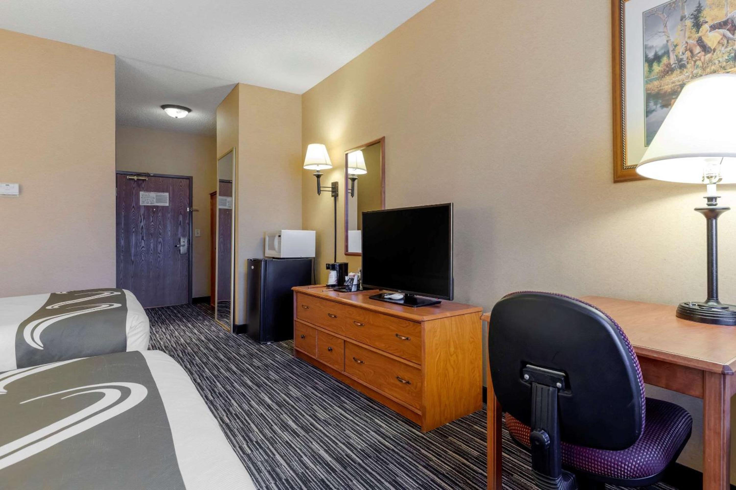 Standard Queen Room with Two Queen Beds - Non Smoking  - Photo 8