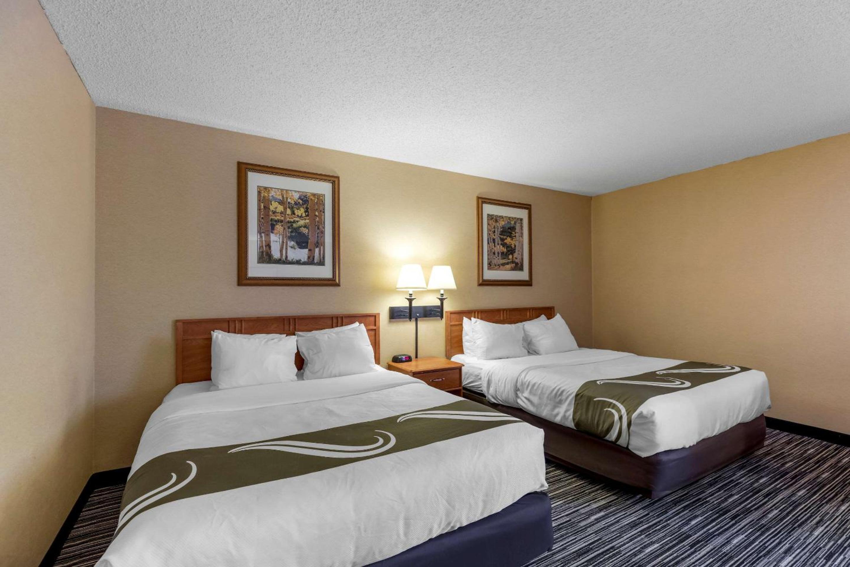 Standard Queen Room with Two Queen Beds - Non Smoking  - Photo 9