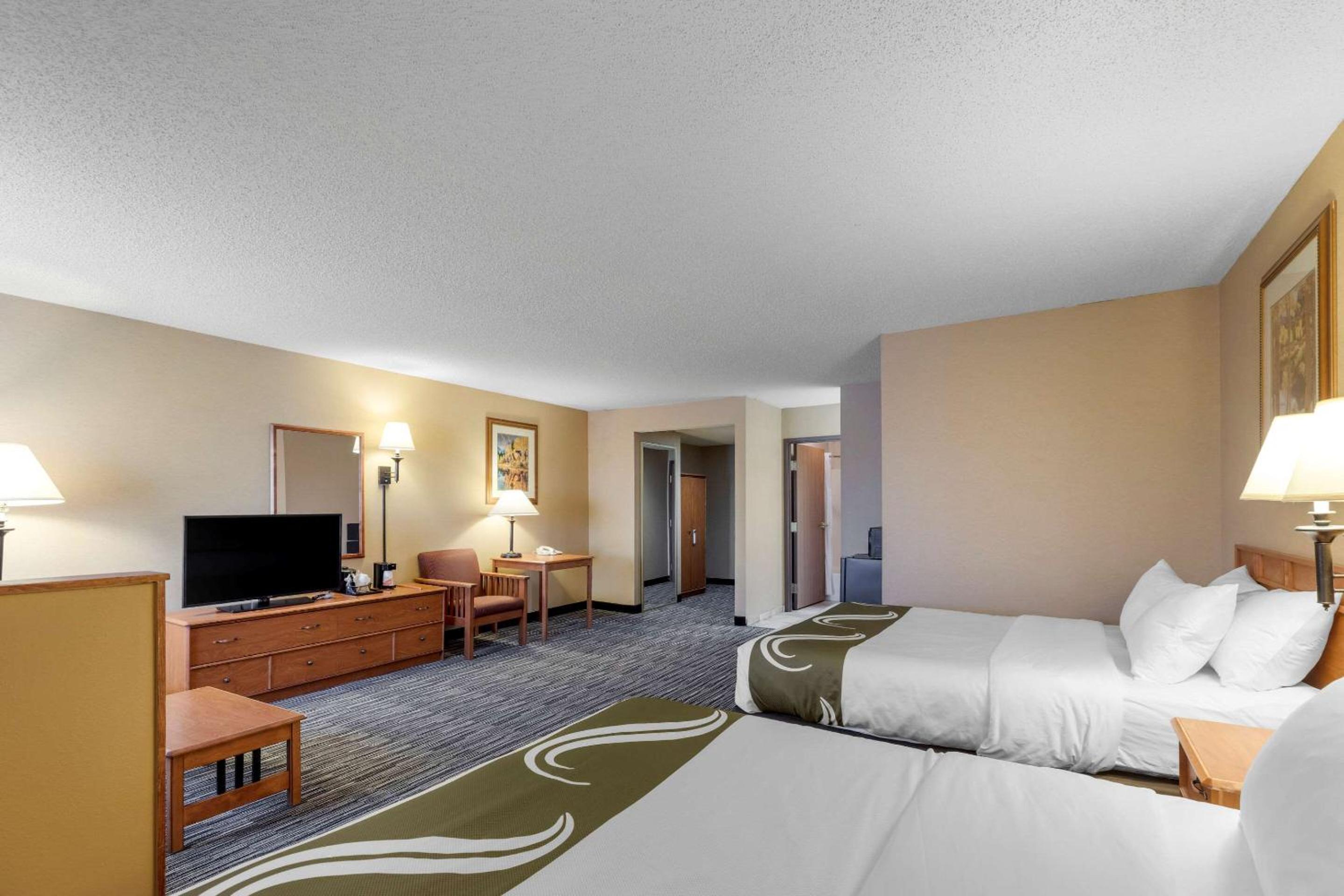 Queen Suite - Non Smoking - Photo 2