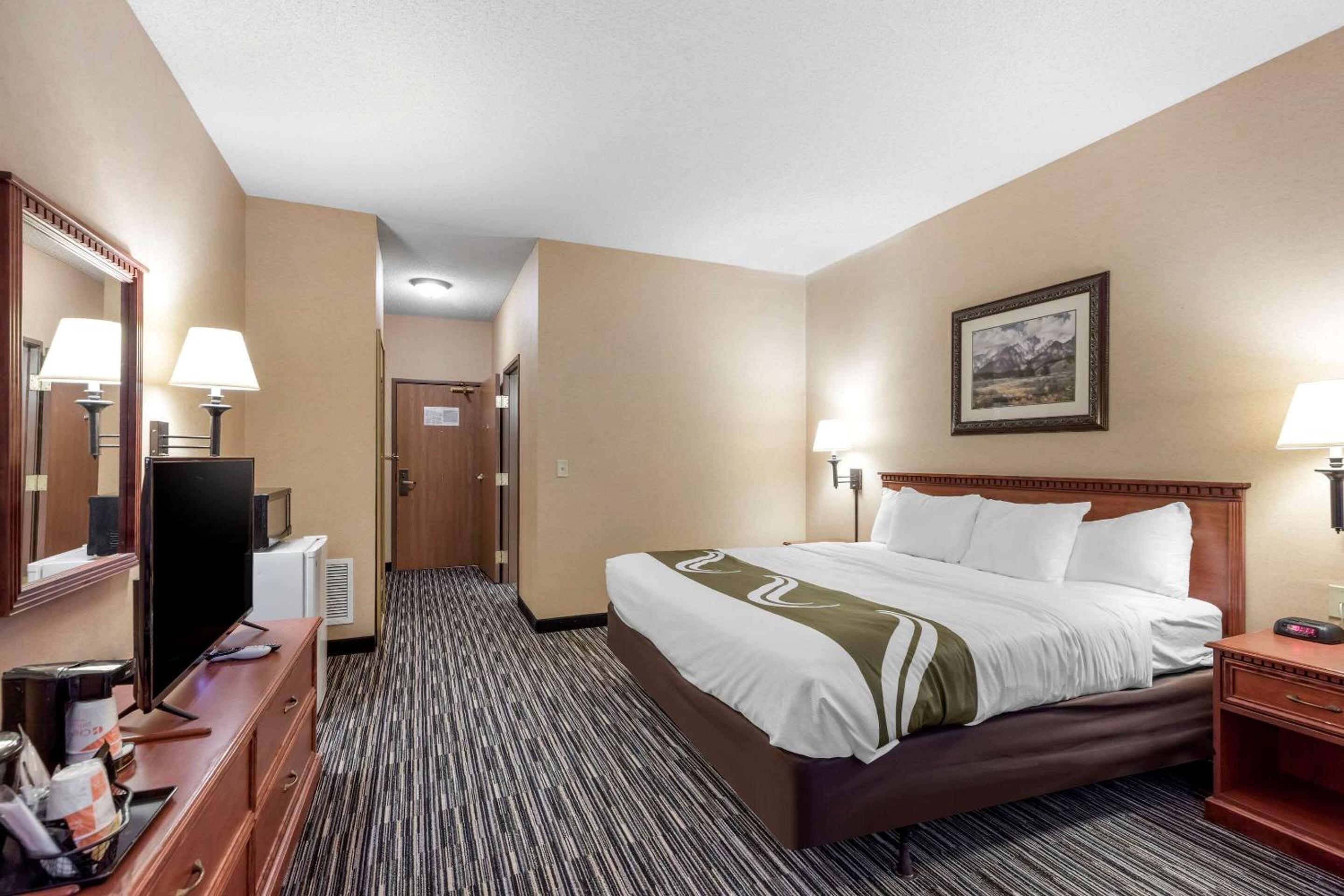 King Room - Accessible/Non Smoking - Photo 10