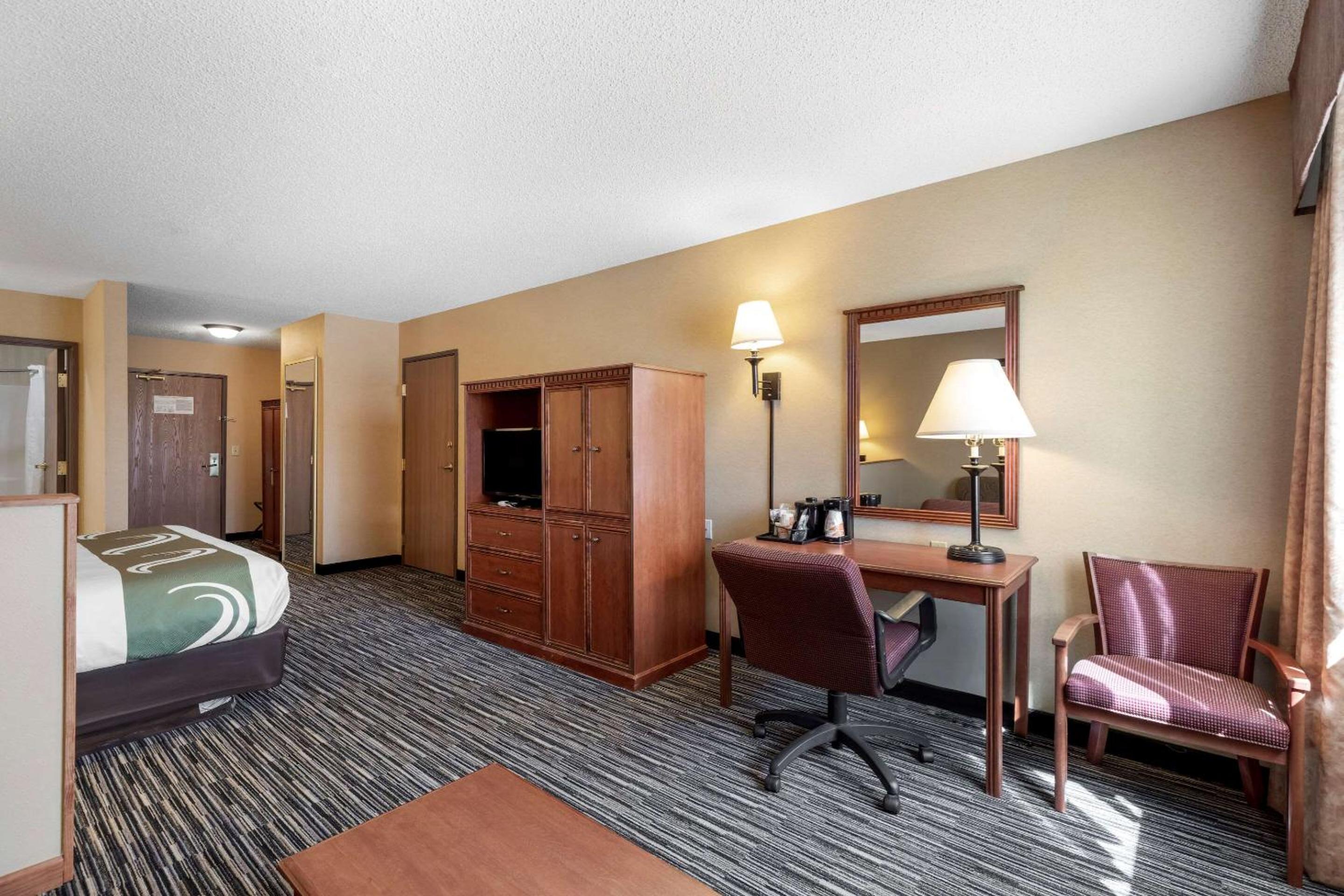 King Room - Accessible/Non Smoking - Photo 8
