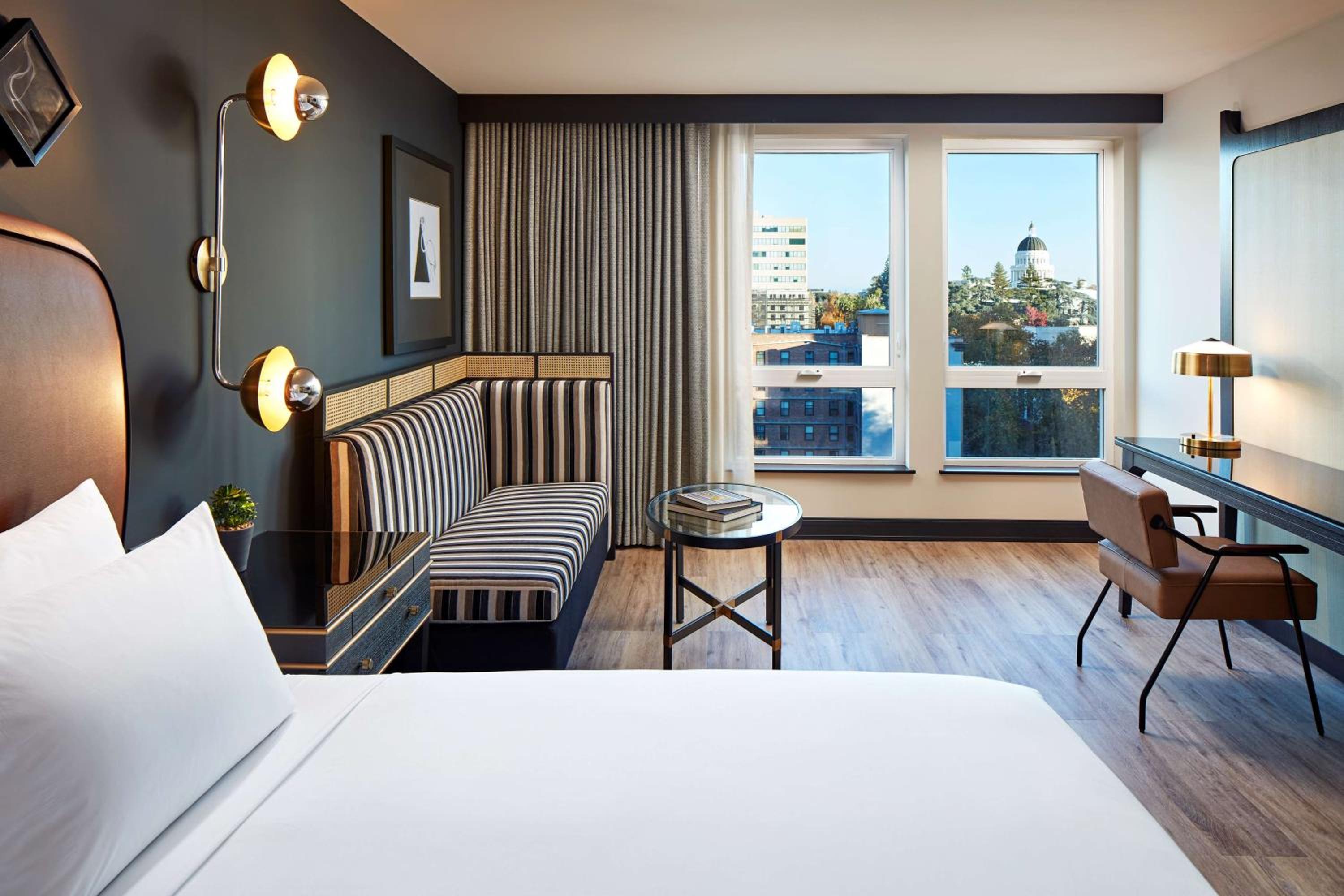 King Room with View - Photo 3