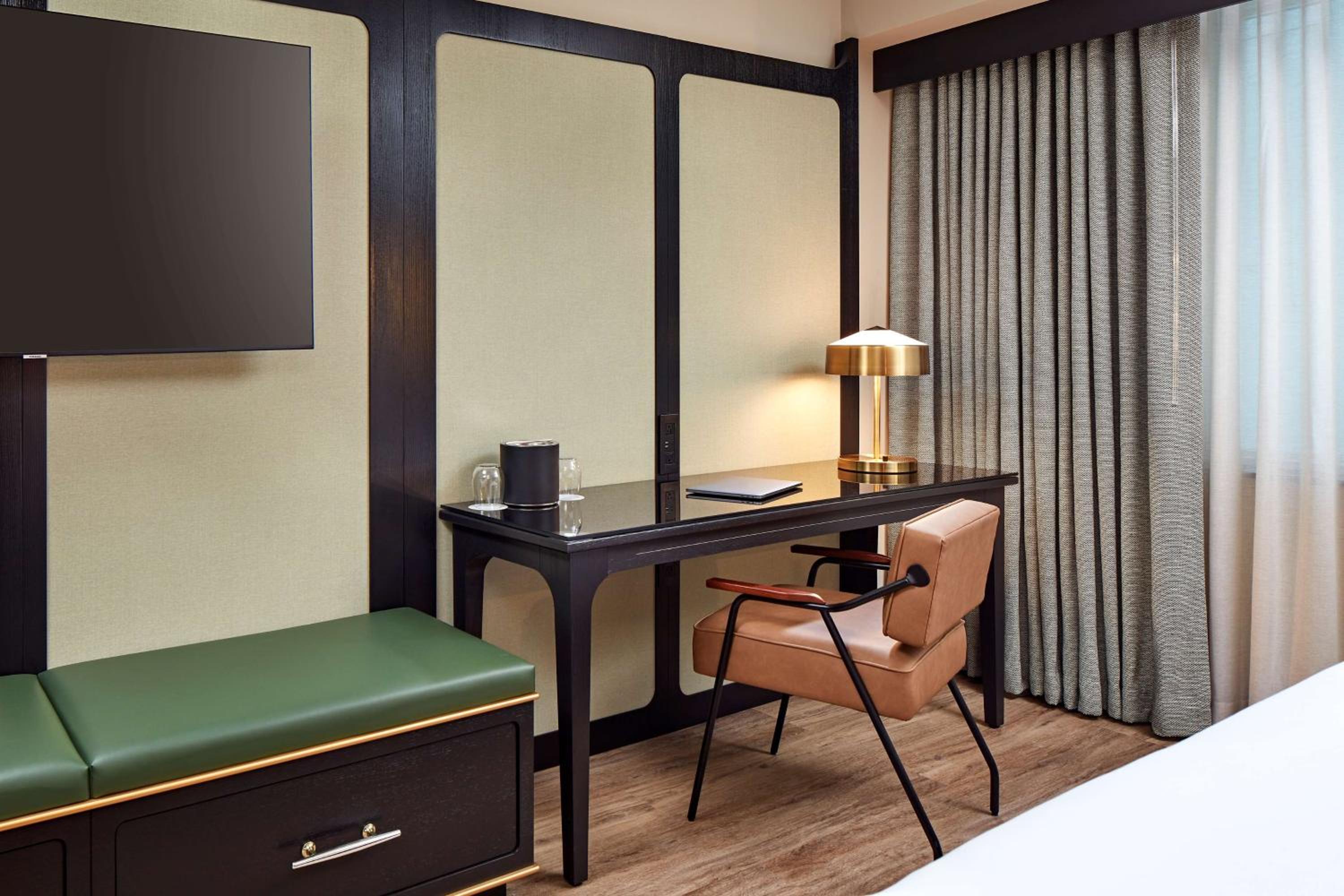 King Room with City View - Photo 5
