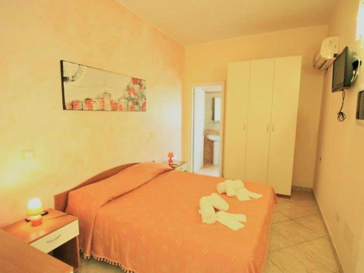 Large Double Room photo 2