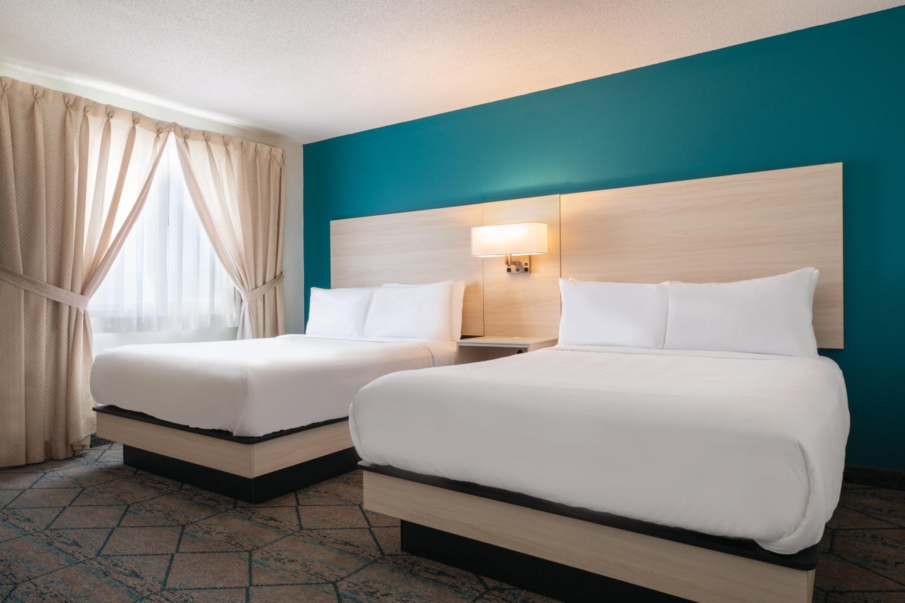 Queen Room with Two Queen Beds - First Floor/Non-Smoking - Photo 1