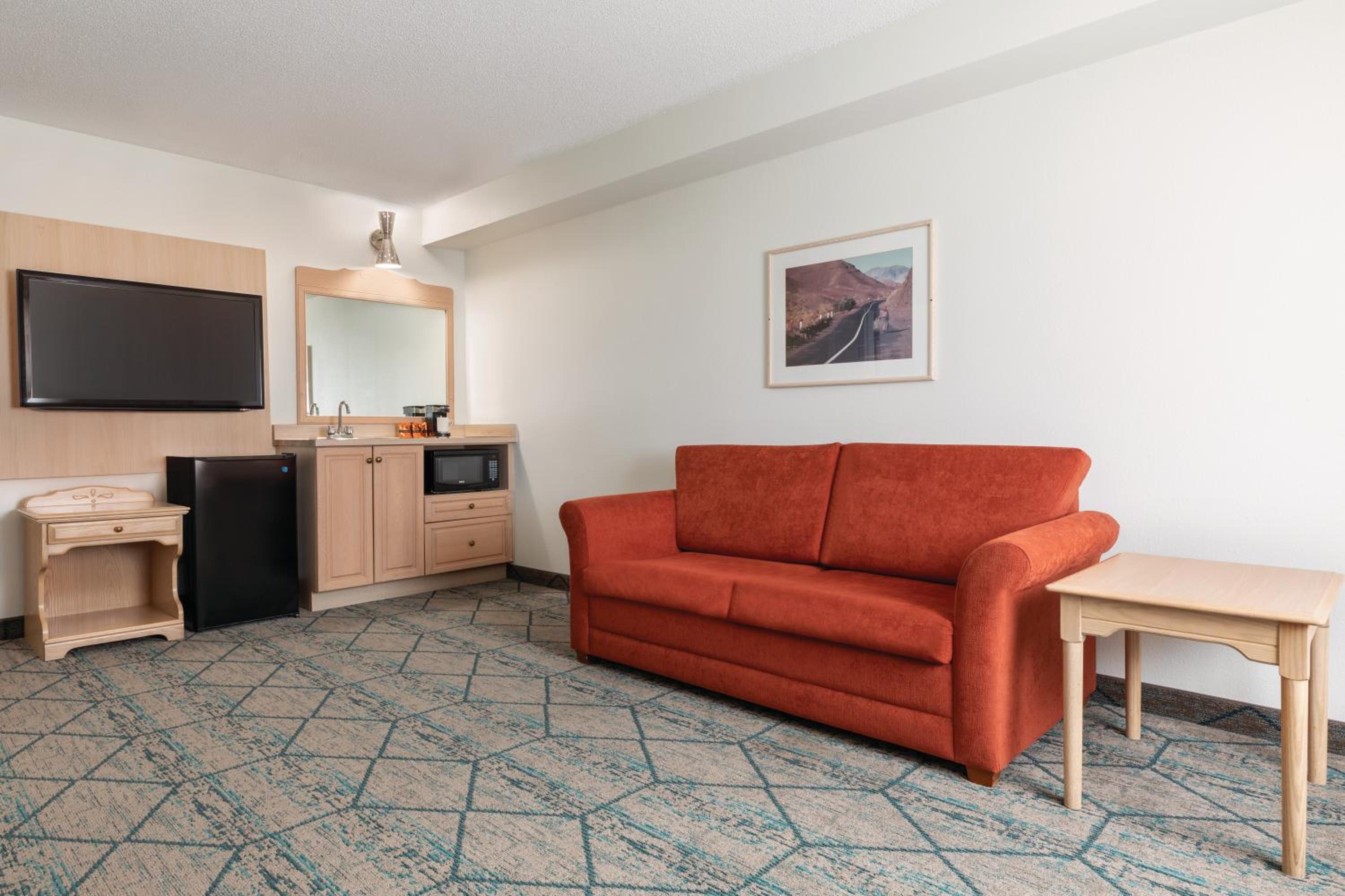 One-Bedroom King Suite - First Floor/Non-Smoking - Photo 1
