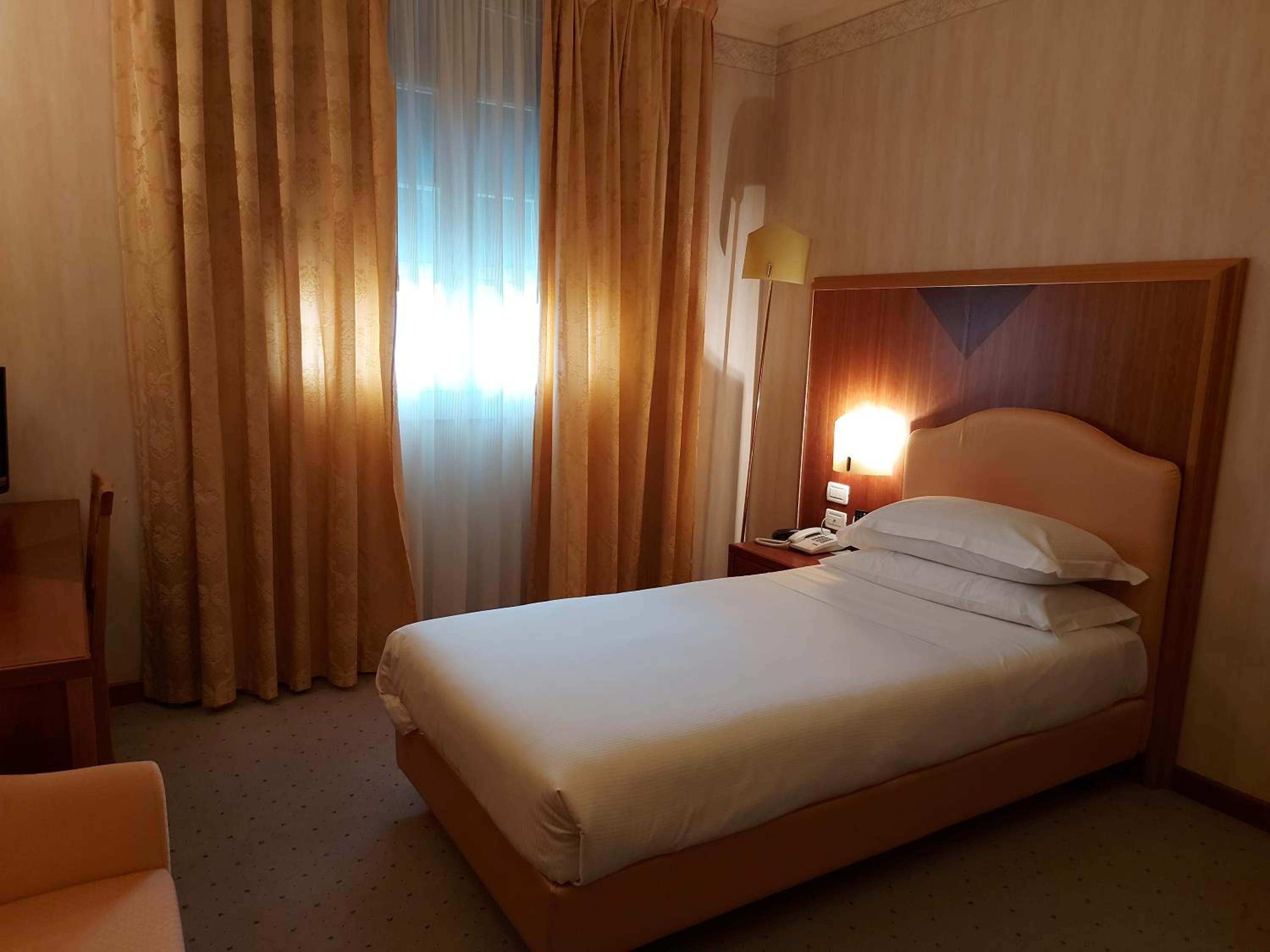 Single Room - Photo 3