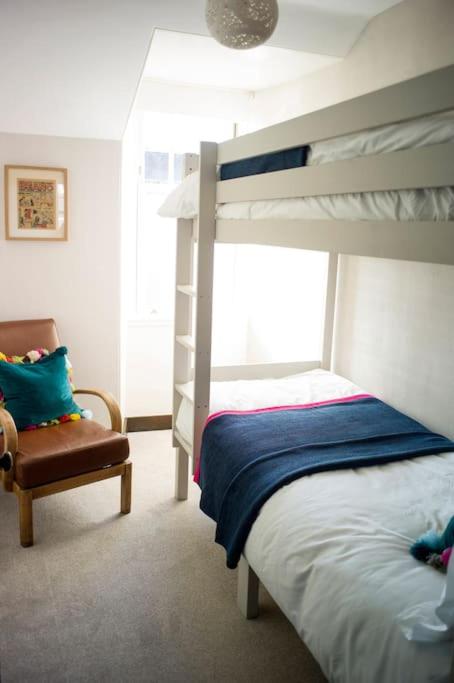 Three-Bedroom House photo 3