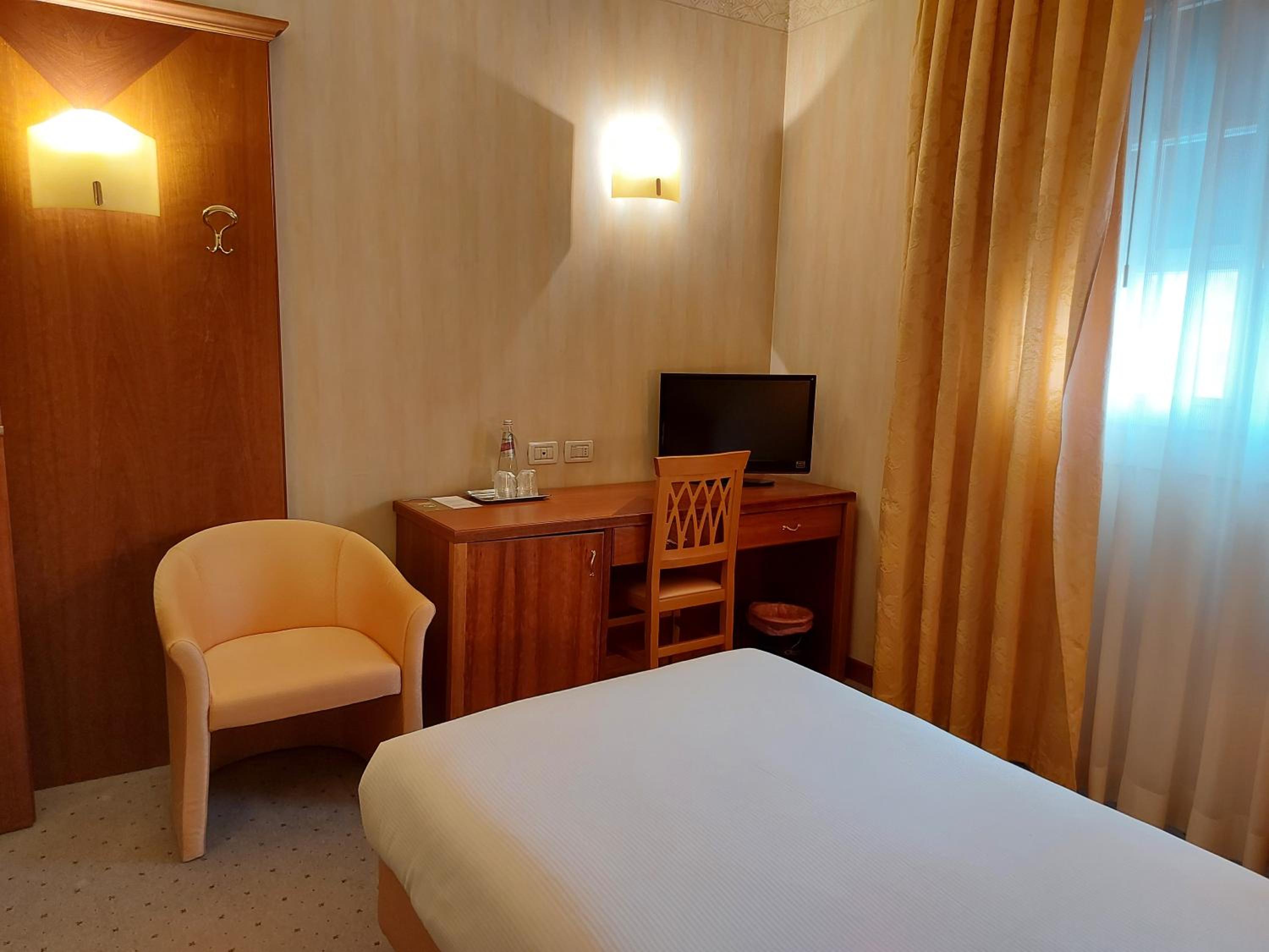 Single Room - Photo 4
