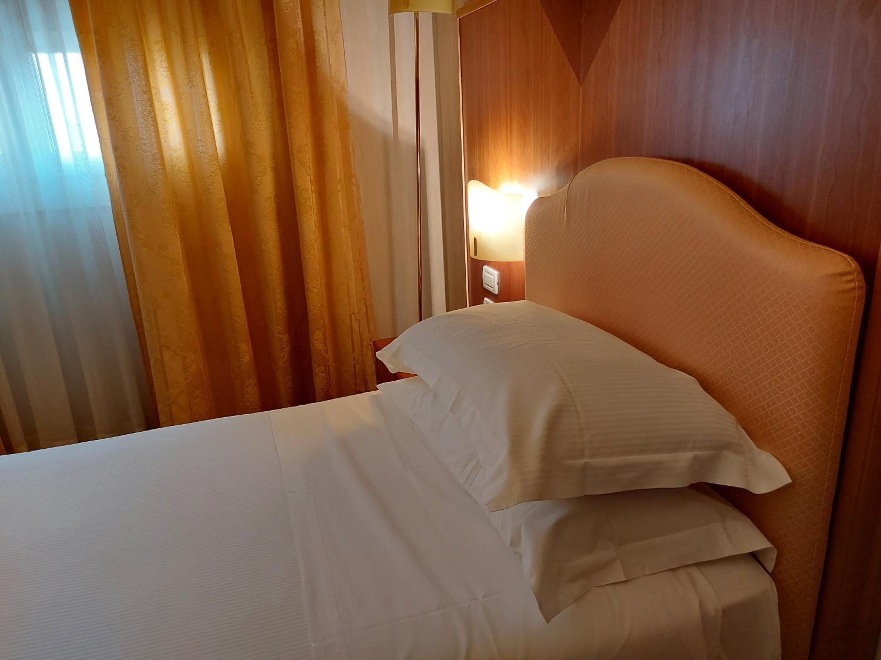 Single Room - Photo 5
