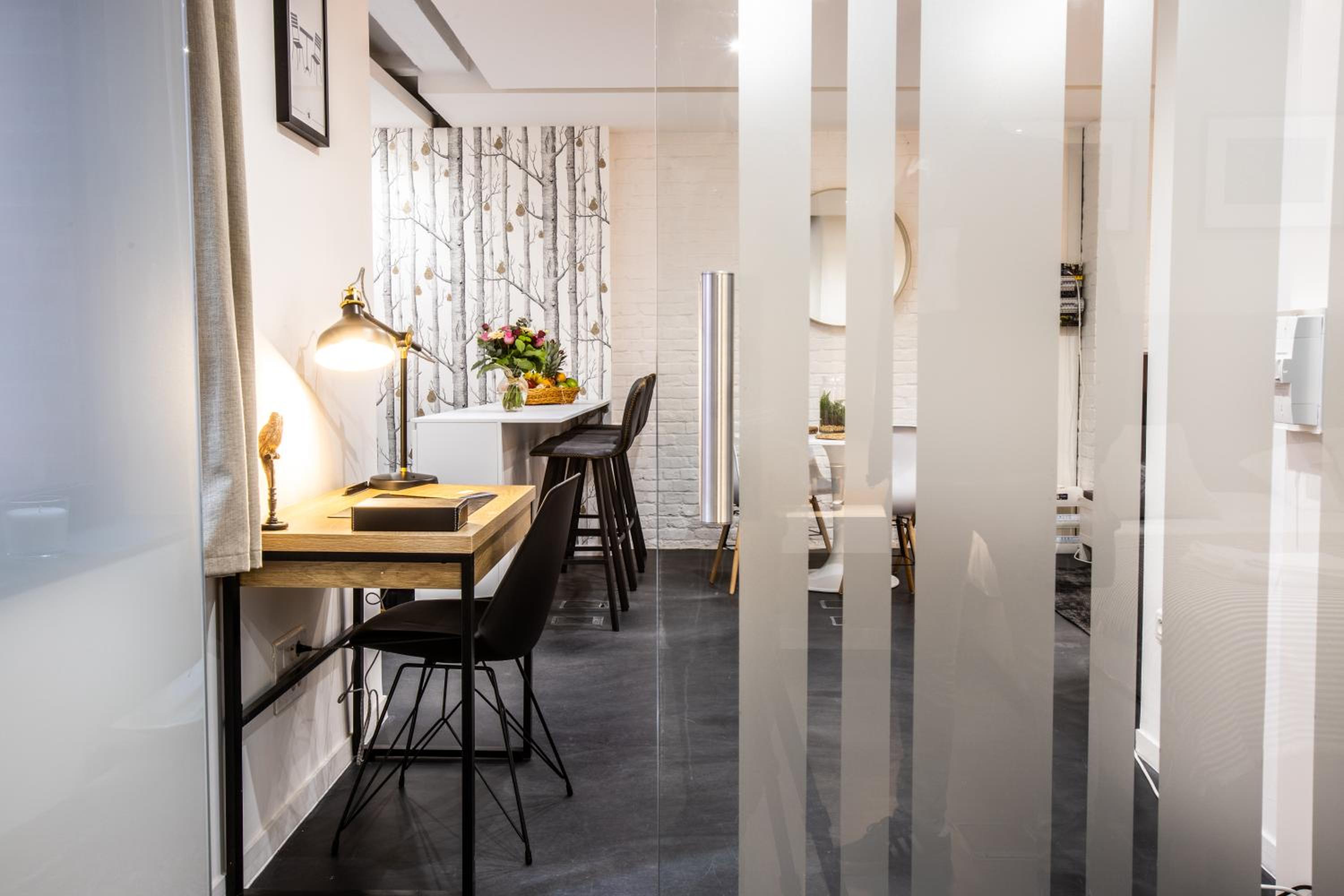 One-Bedroom Apartment - Photo 3