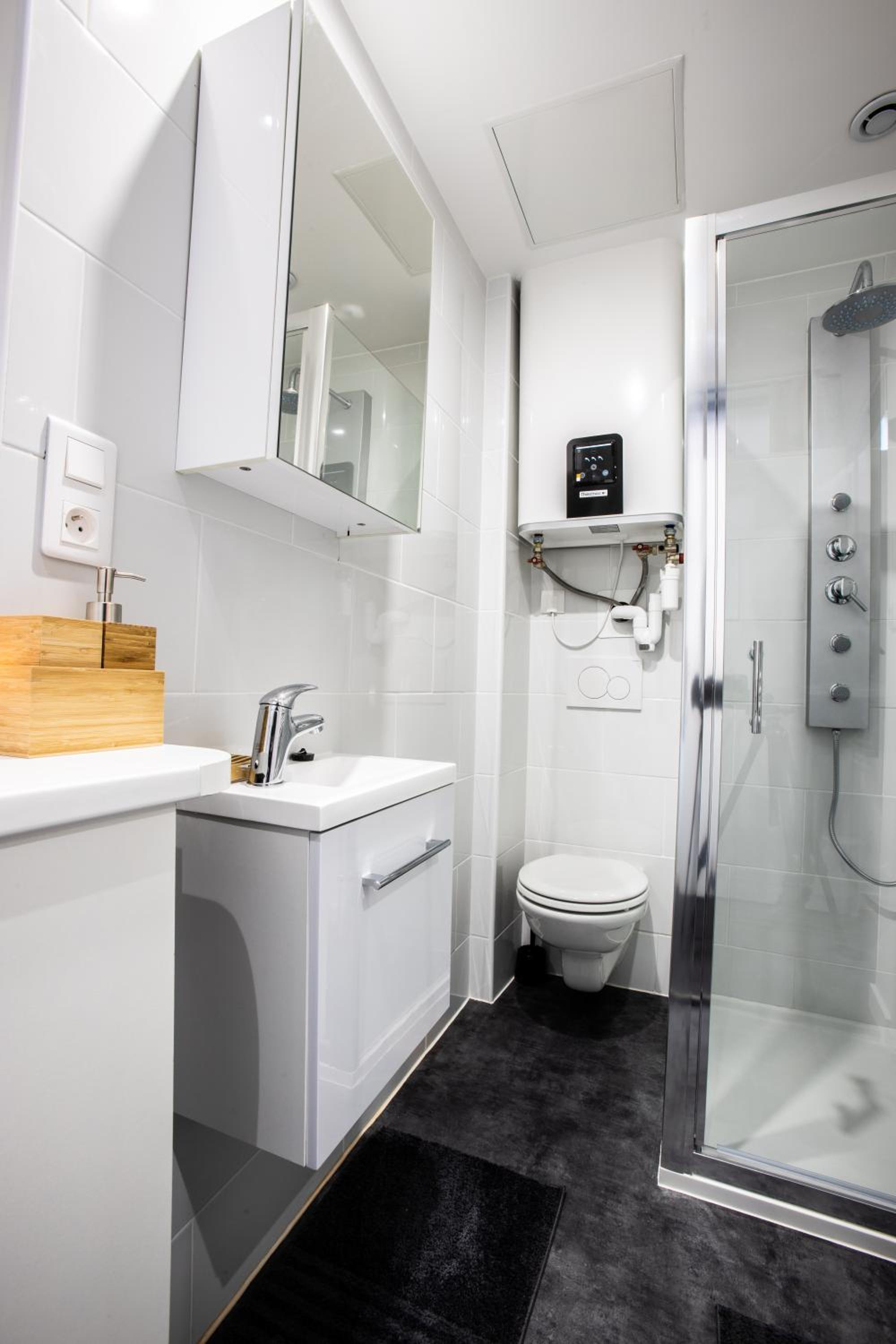 One-Bedroom Apartment - Photo 6