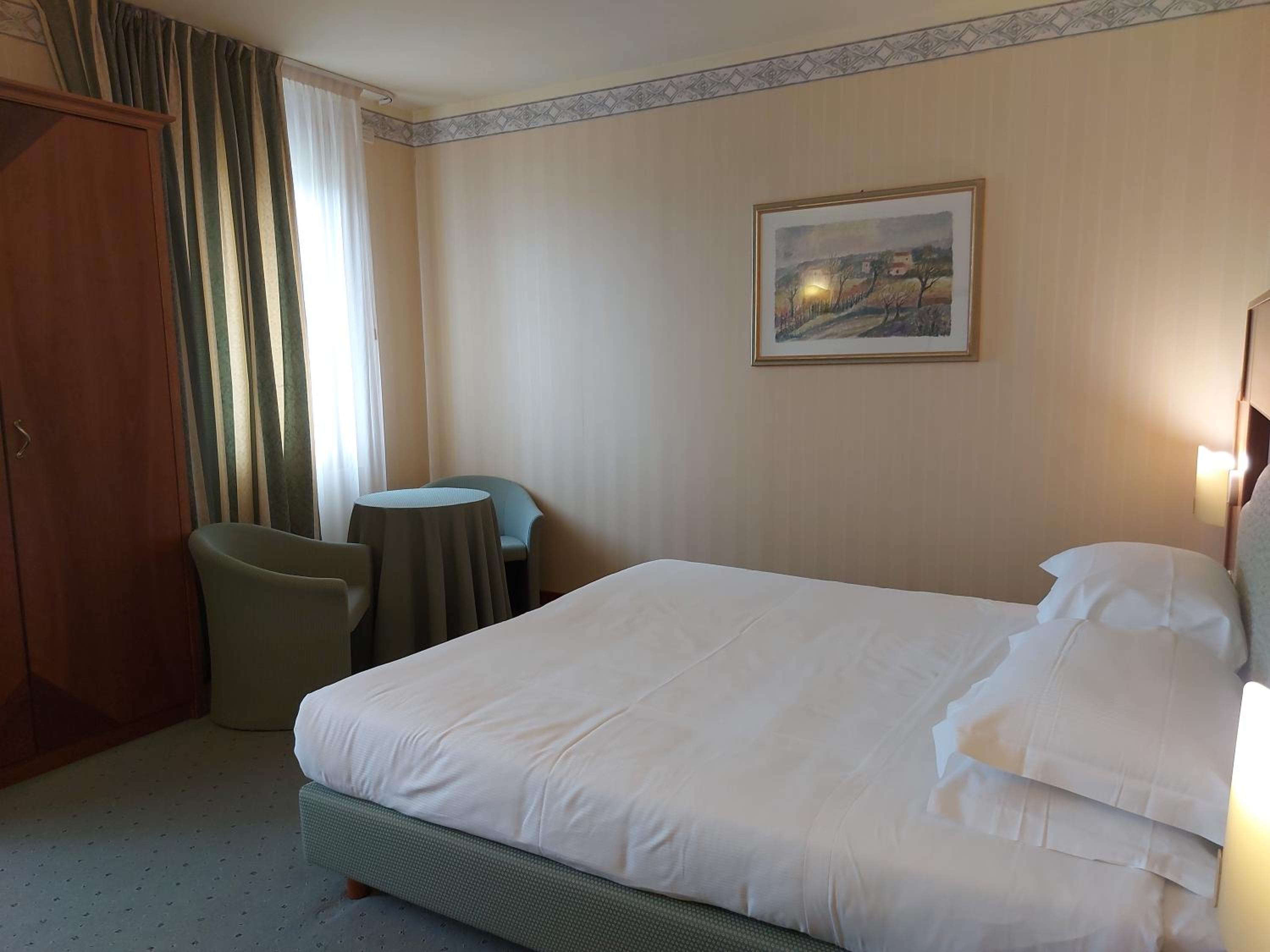 Standard Double Room - Photo 3