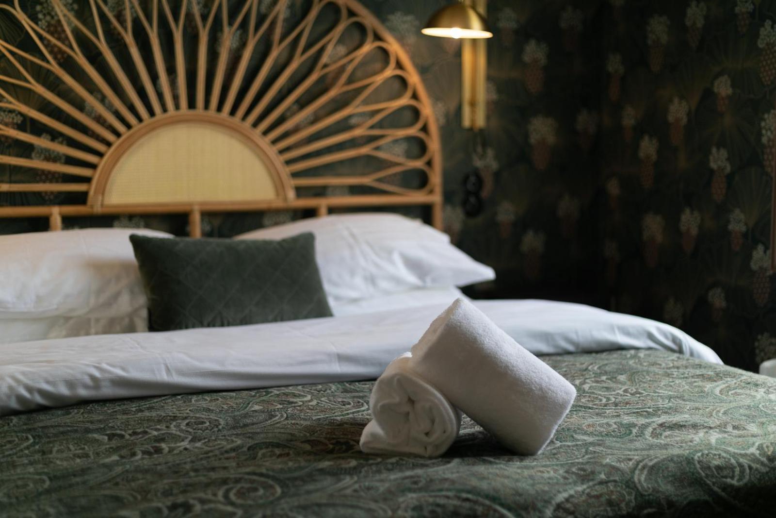 Deluxe Triple Room - Photo 9