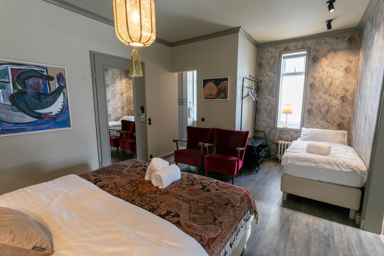 Deluxe Family Room - Photo 2