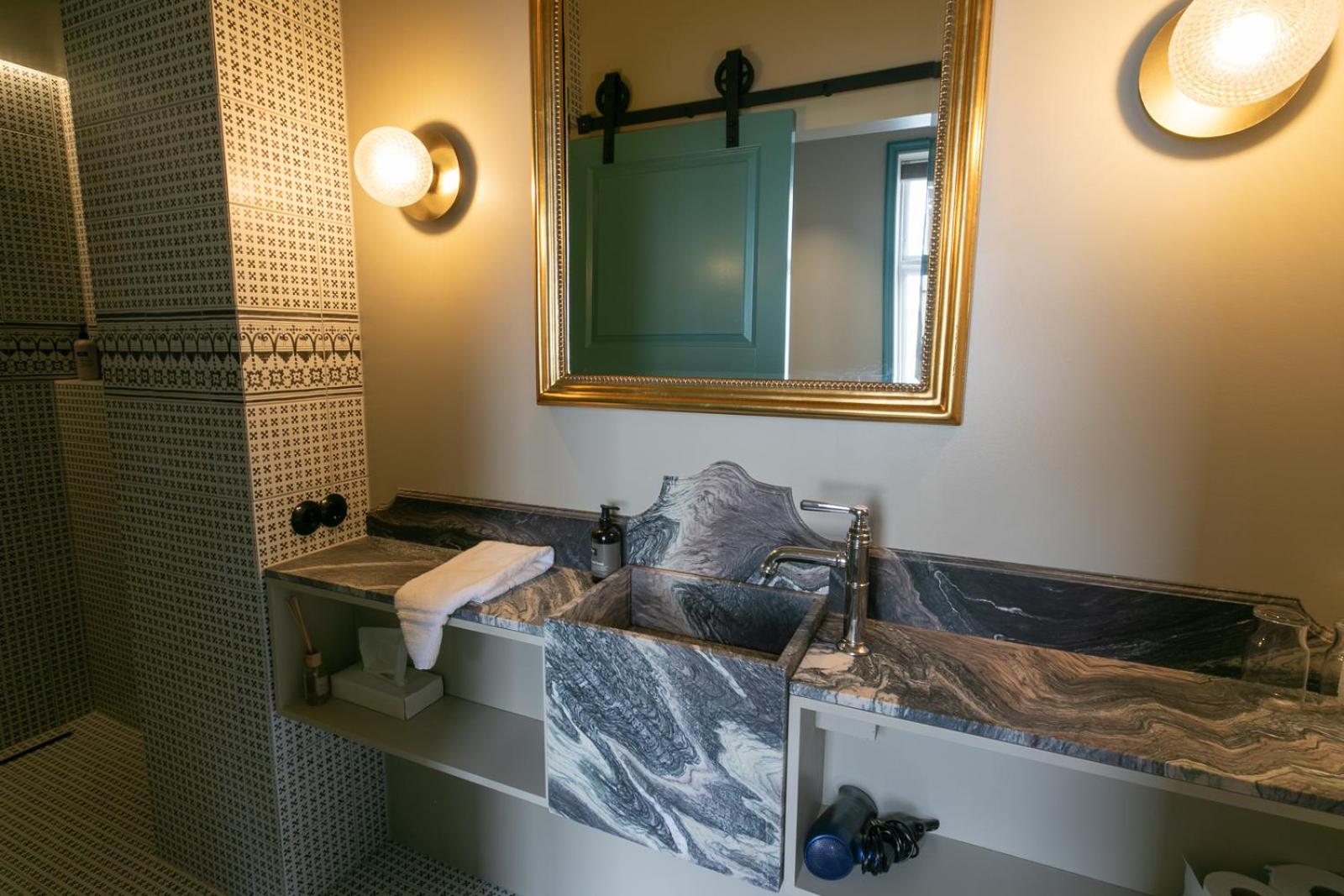 Deluxe Double Room - Photo 18