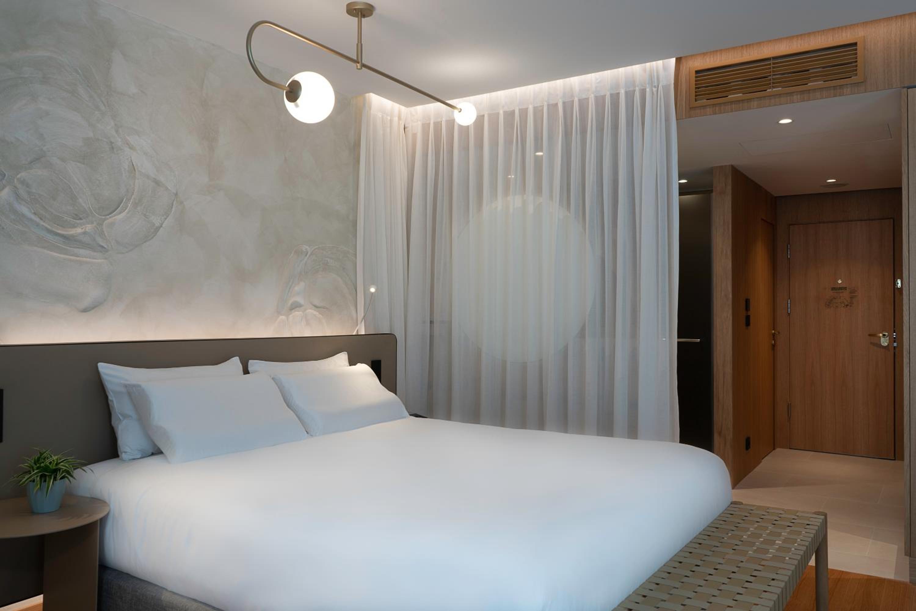 Superior King Room - Photo 2