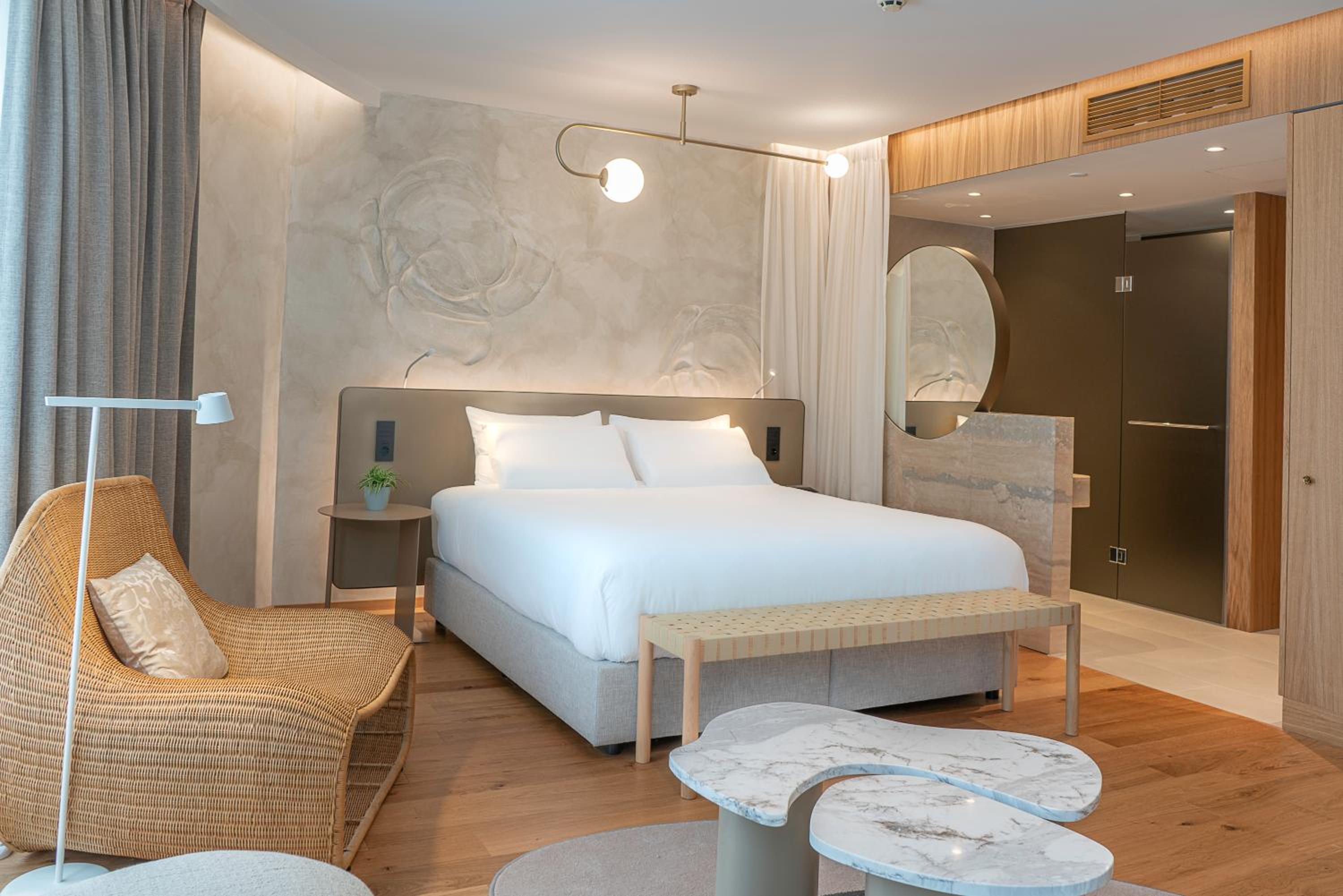Deluxe Suite - Photo 1
