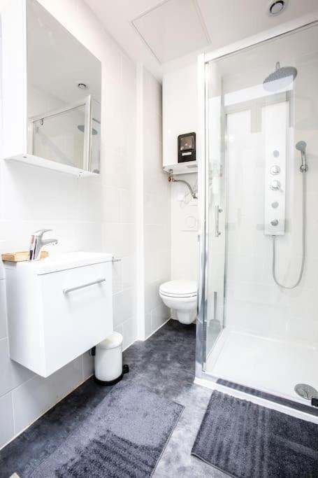 One-Bedroom Apartment - Photo 1