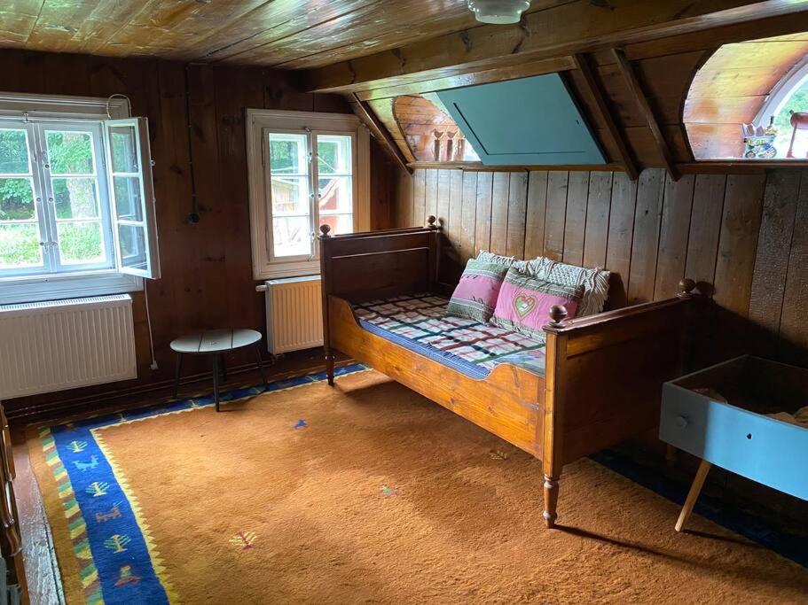 One-Bedroom House - Photo 2