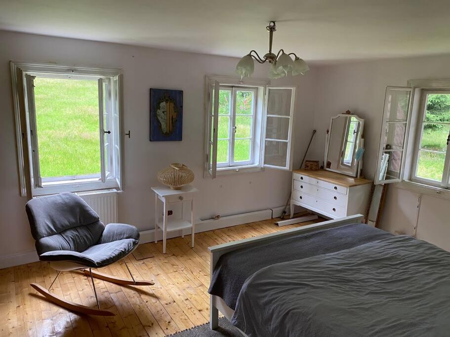One-Bedroom House - Photo 10
