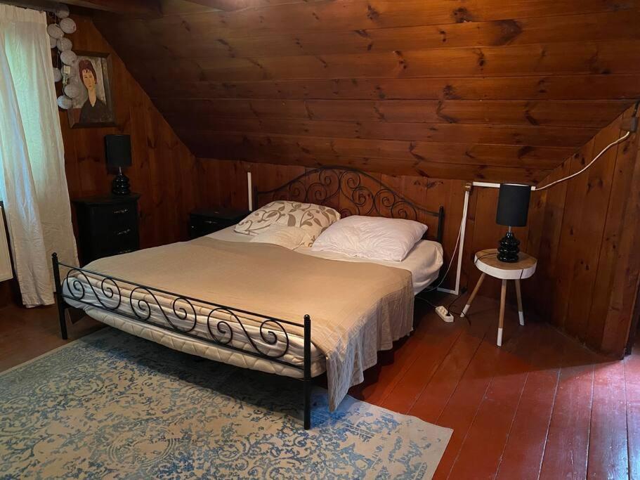 One-Bedroom House - Photo 11