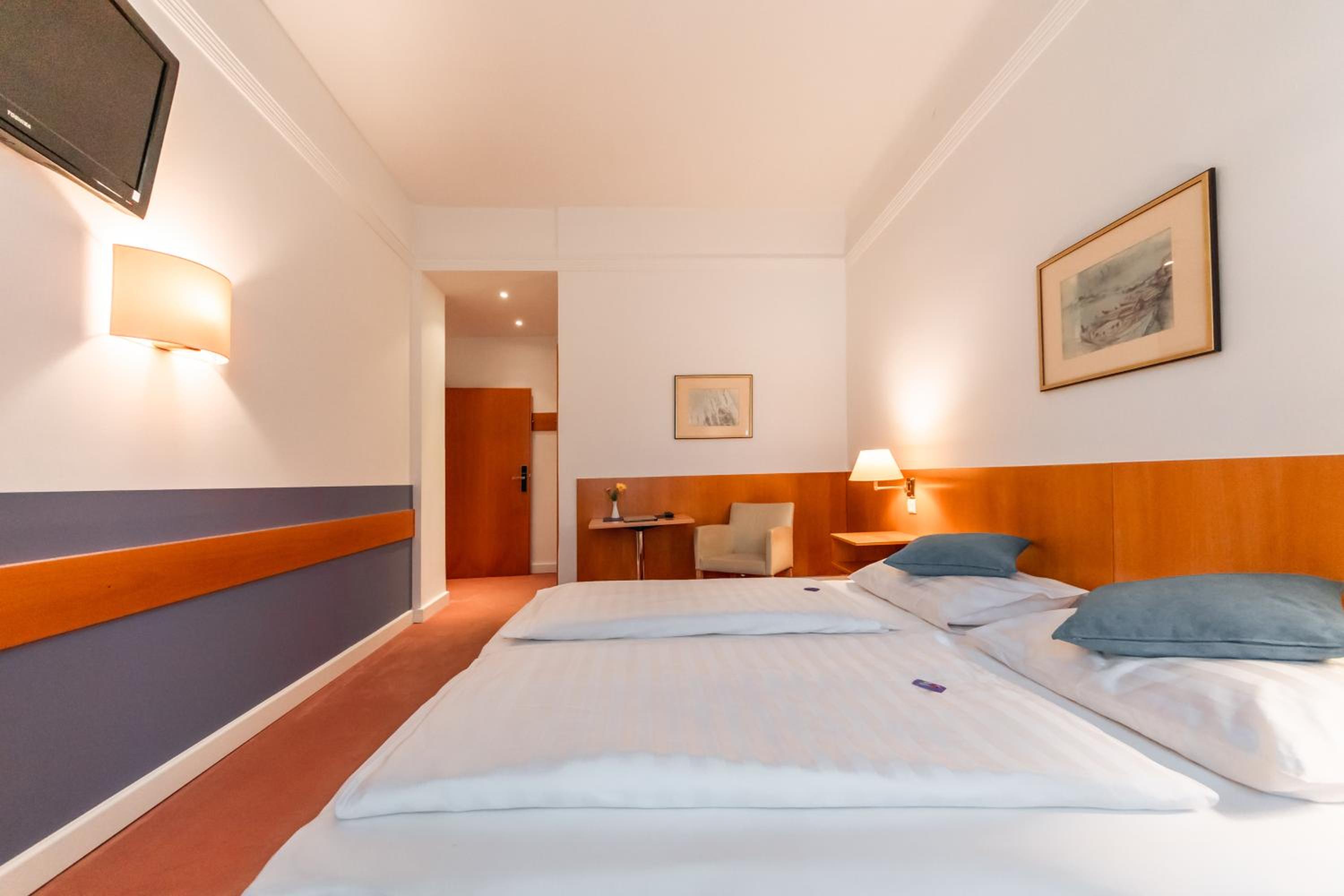 Standard Double Room - Photo 2