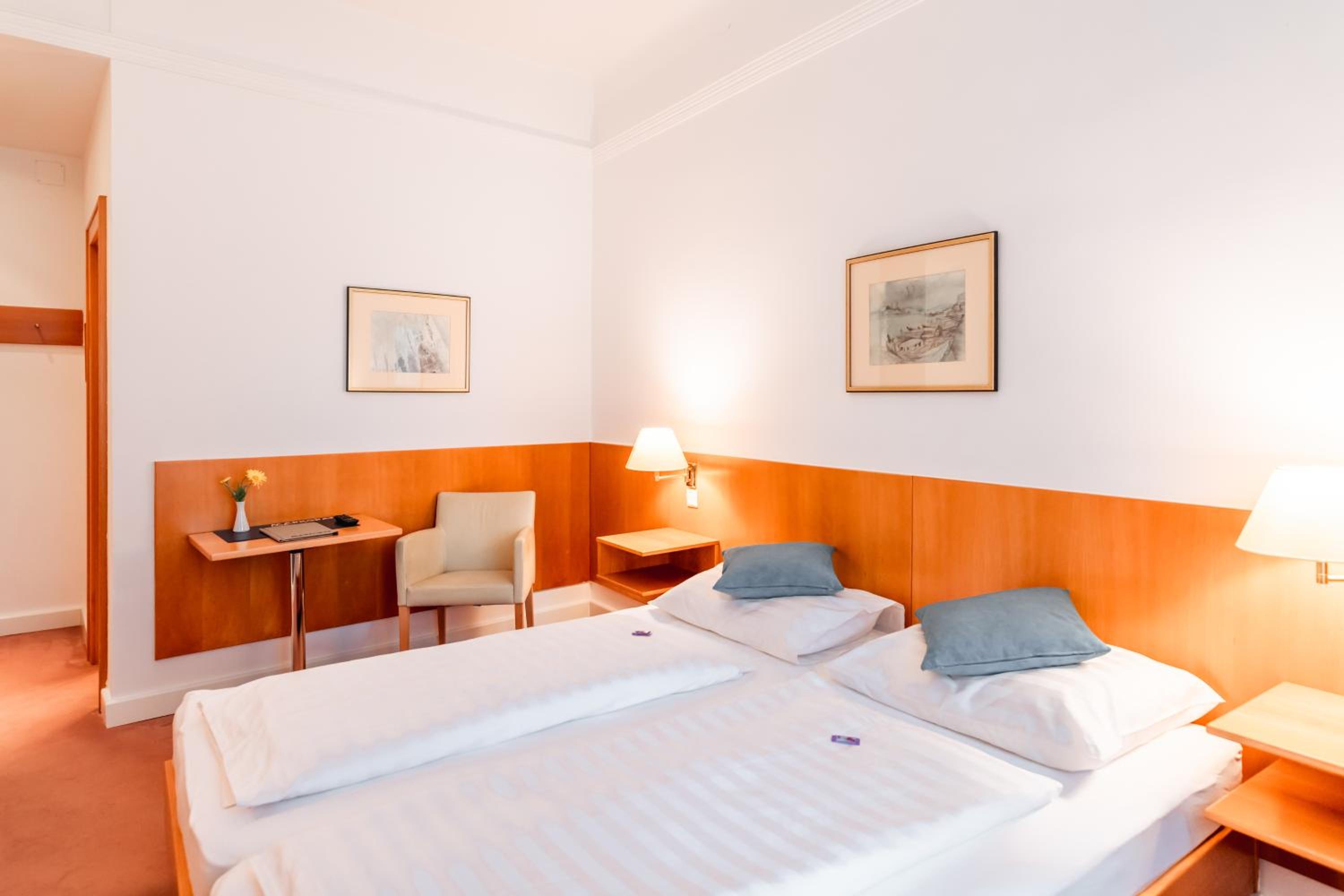 Standard Double Room - Photo 4