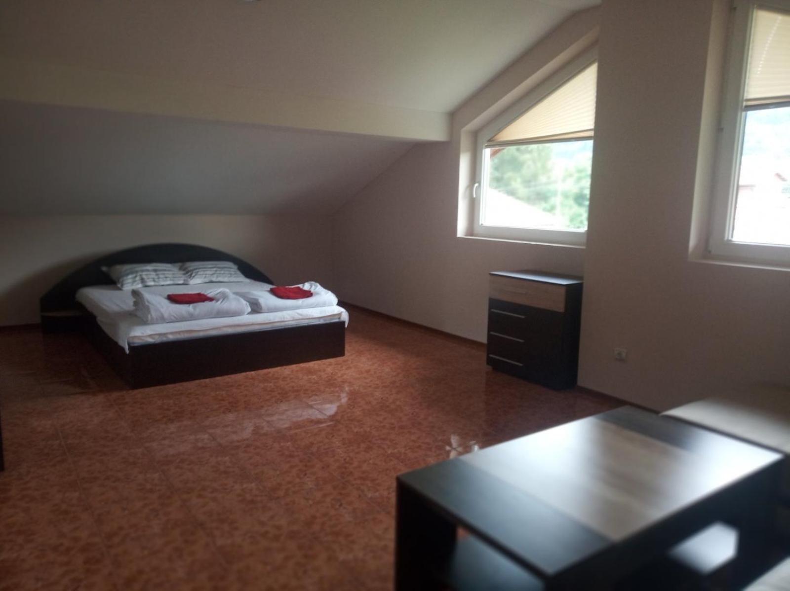 Five-Bedroom House photo 1