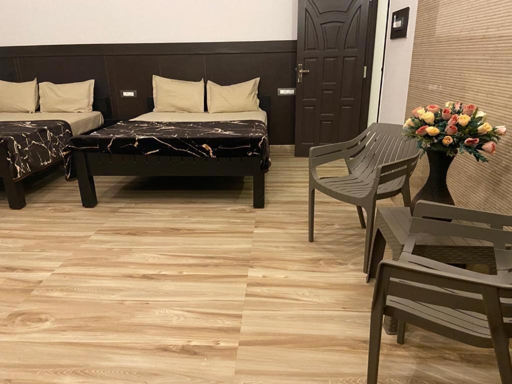 Superior Queen Room with Two Queen Beds photo 3