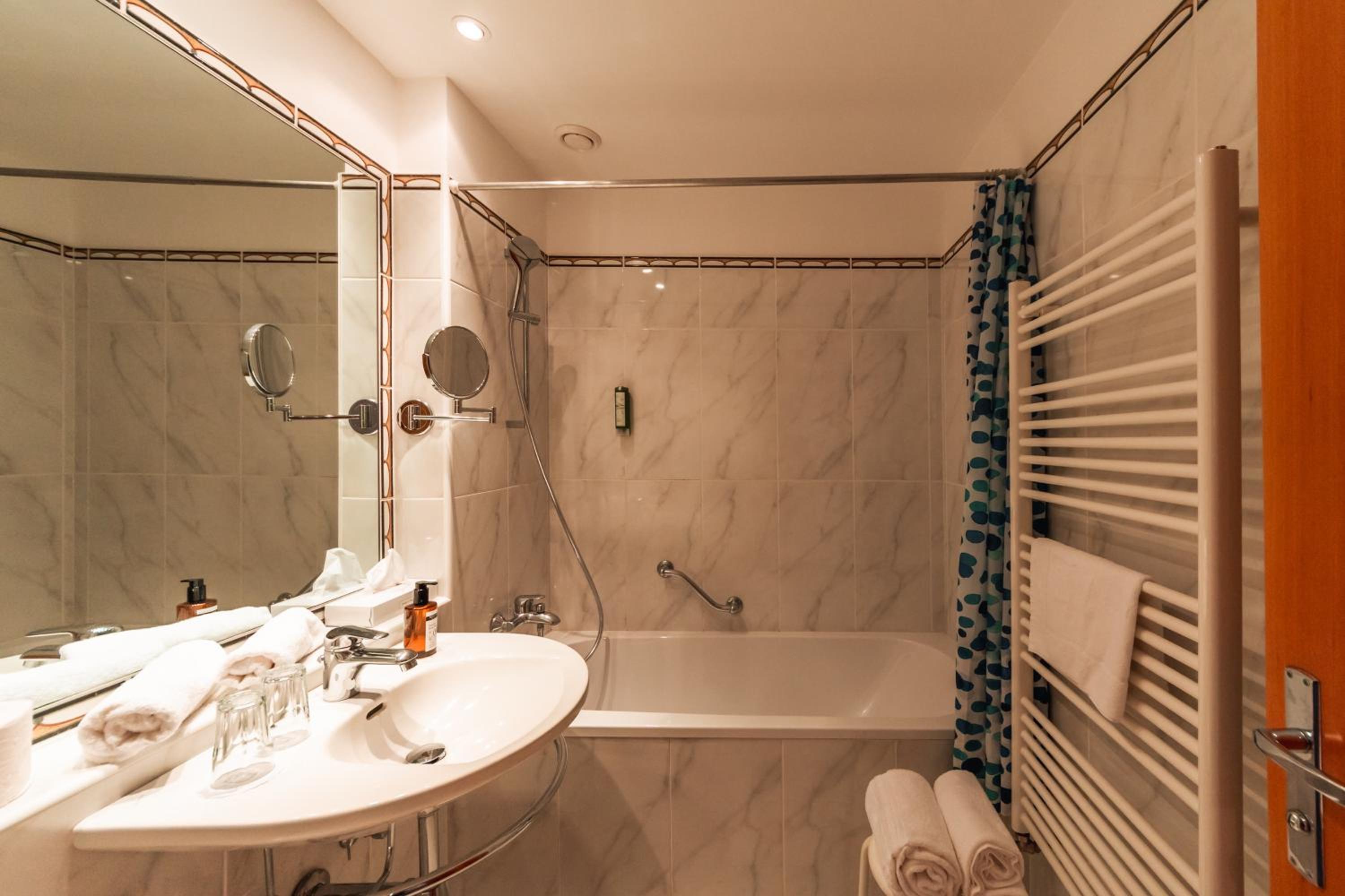 Standard Double Room - Photo 5
