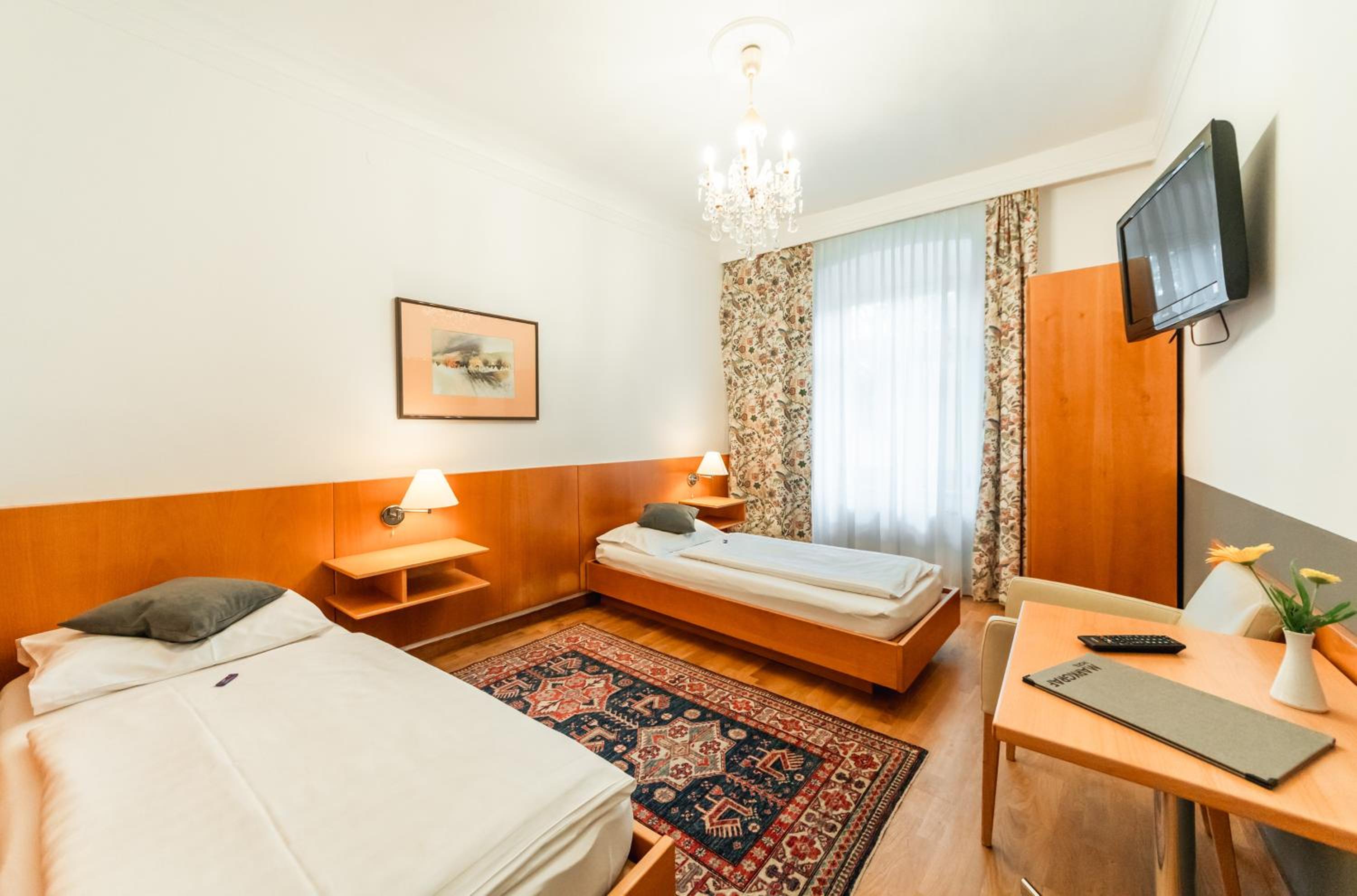 Twin Room - Photo 4