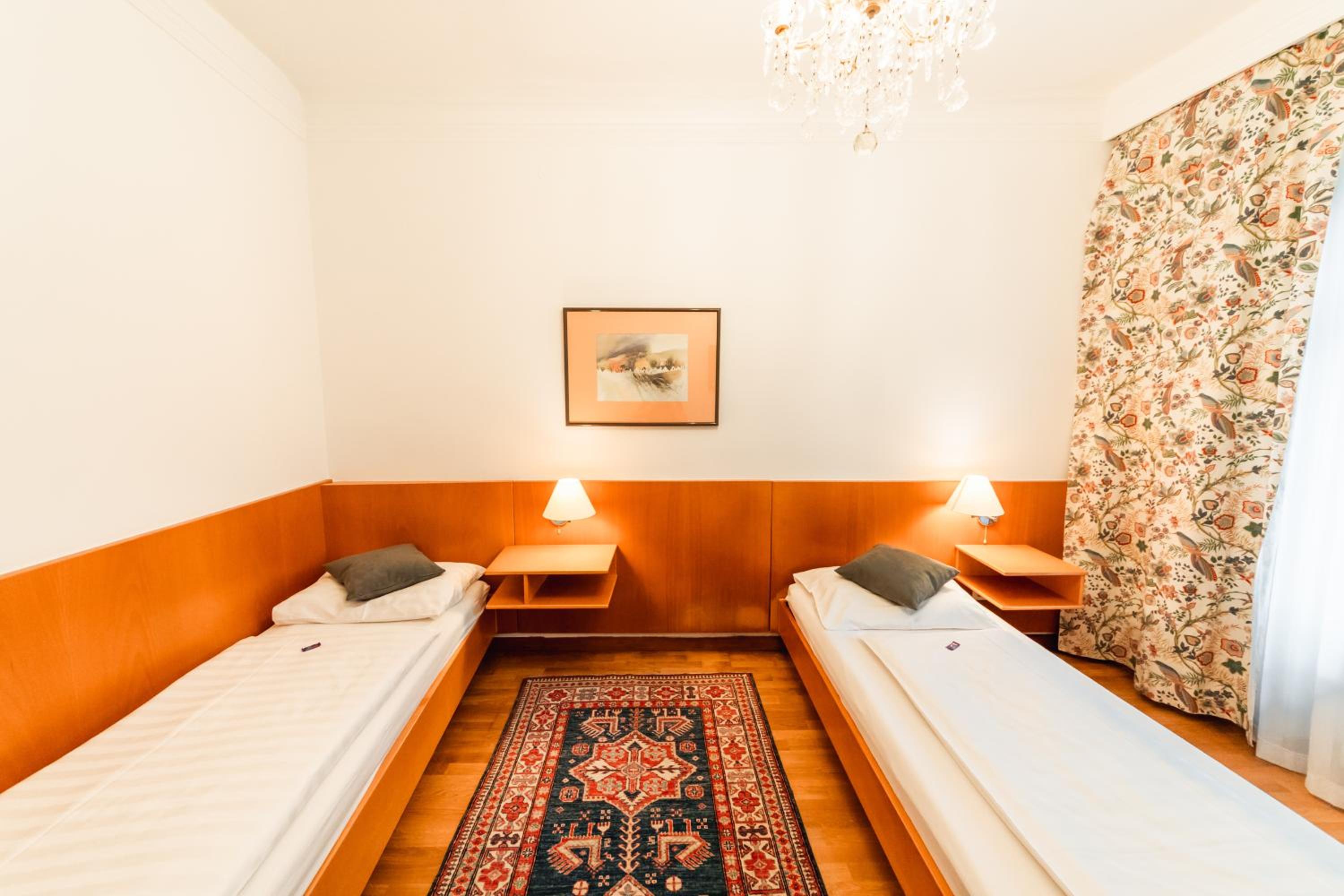 Twin Room - Photo 3