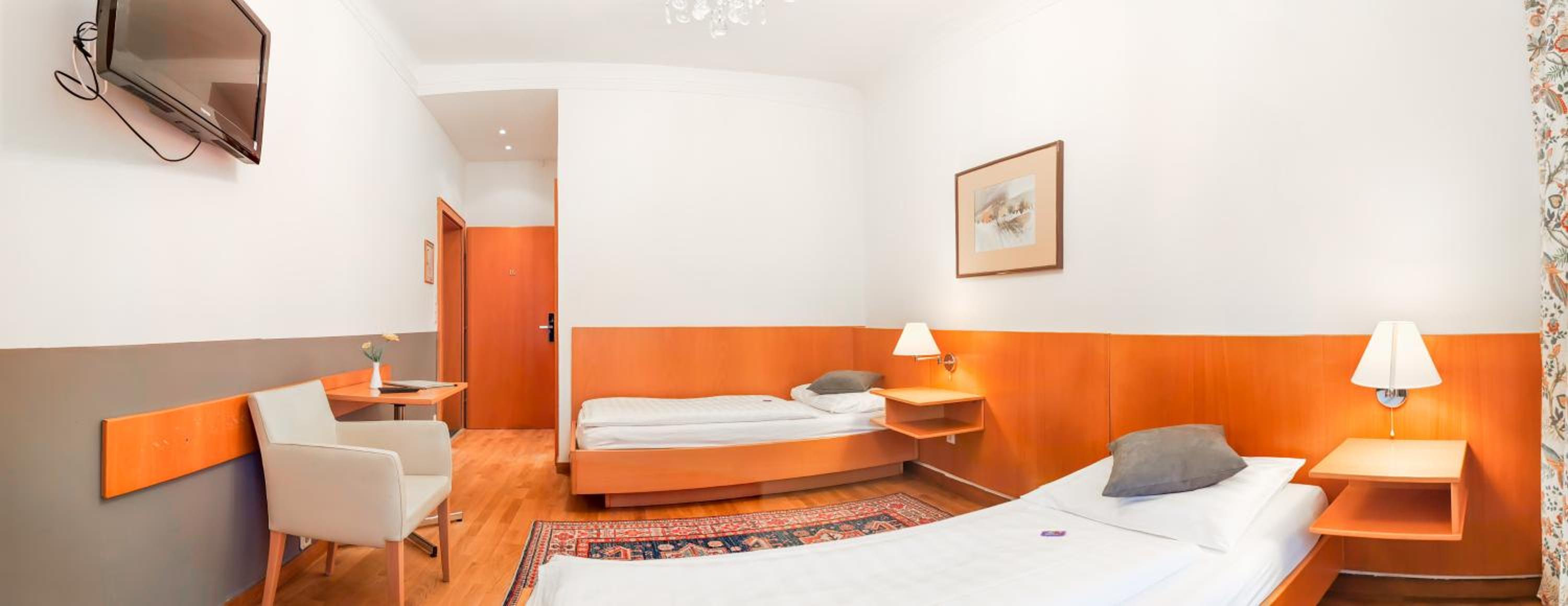 Twin Room - Photo 1