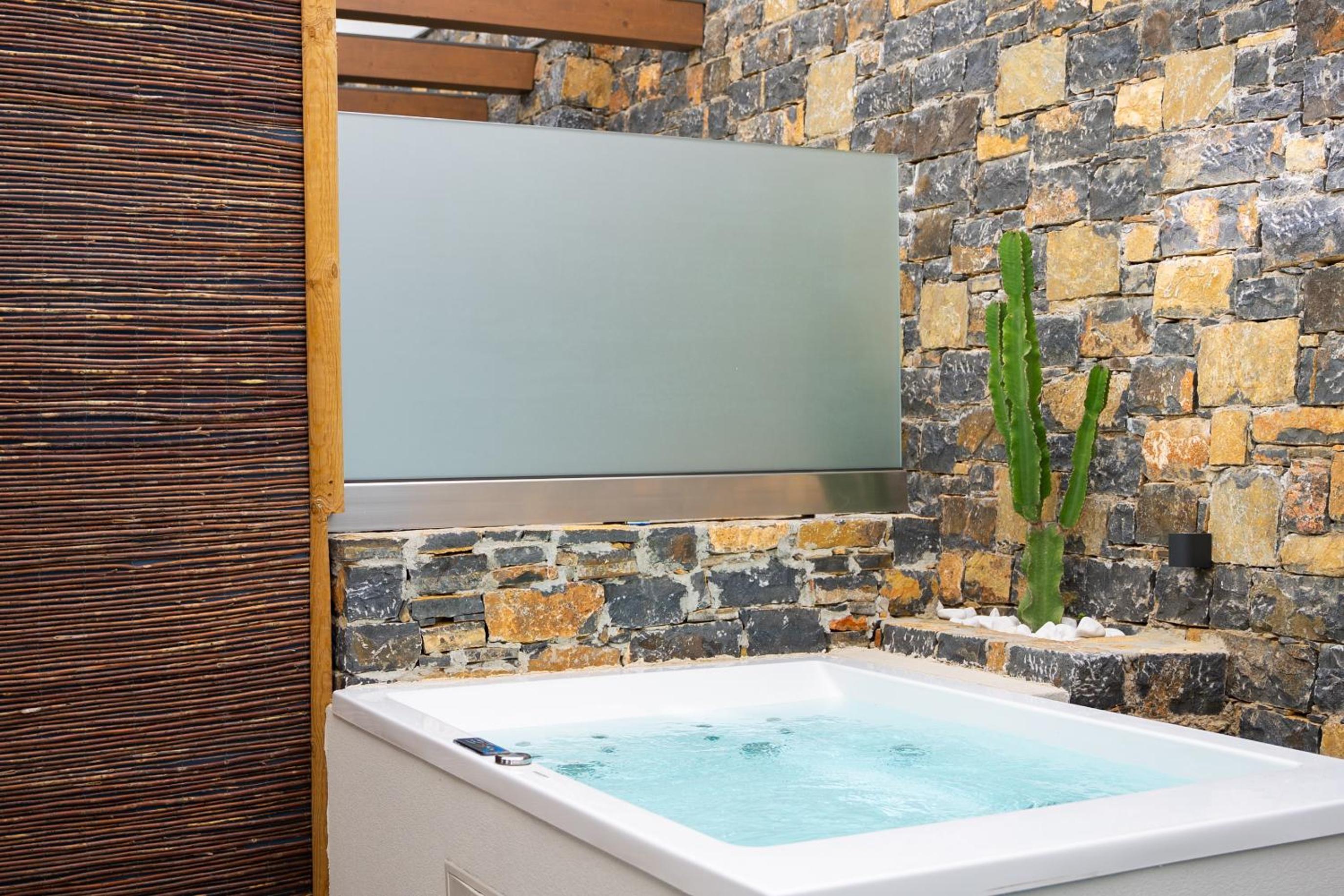 Queen Room with Spa Bath - Photo 2