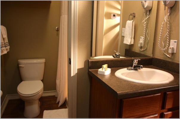 Twin Room With Private Bathroom photo 3