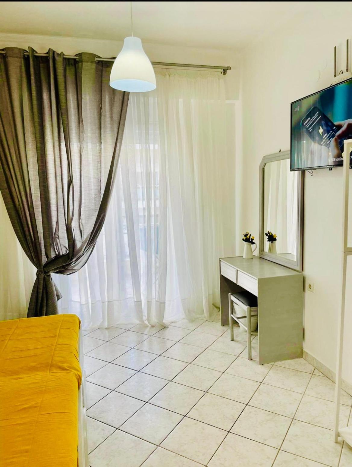 One-Bedroom Apartment - Photo 6