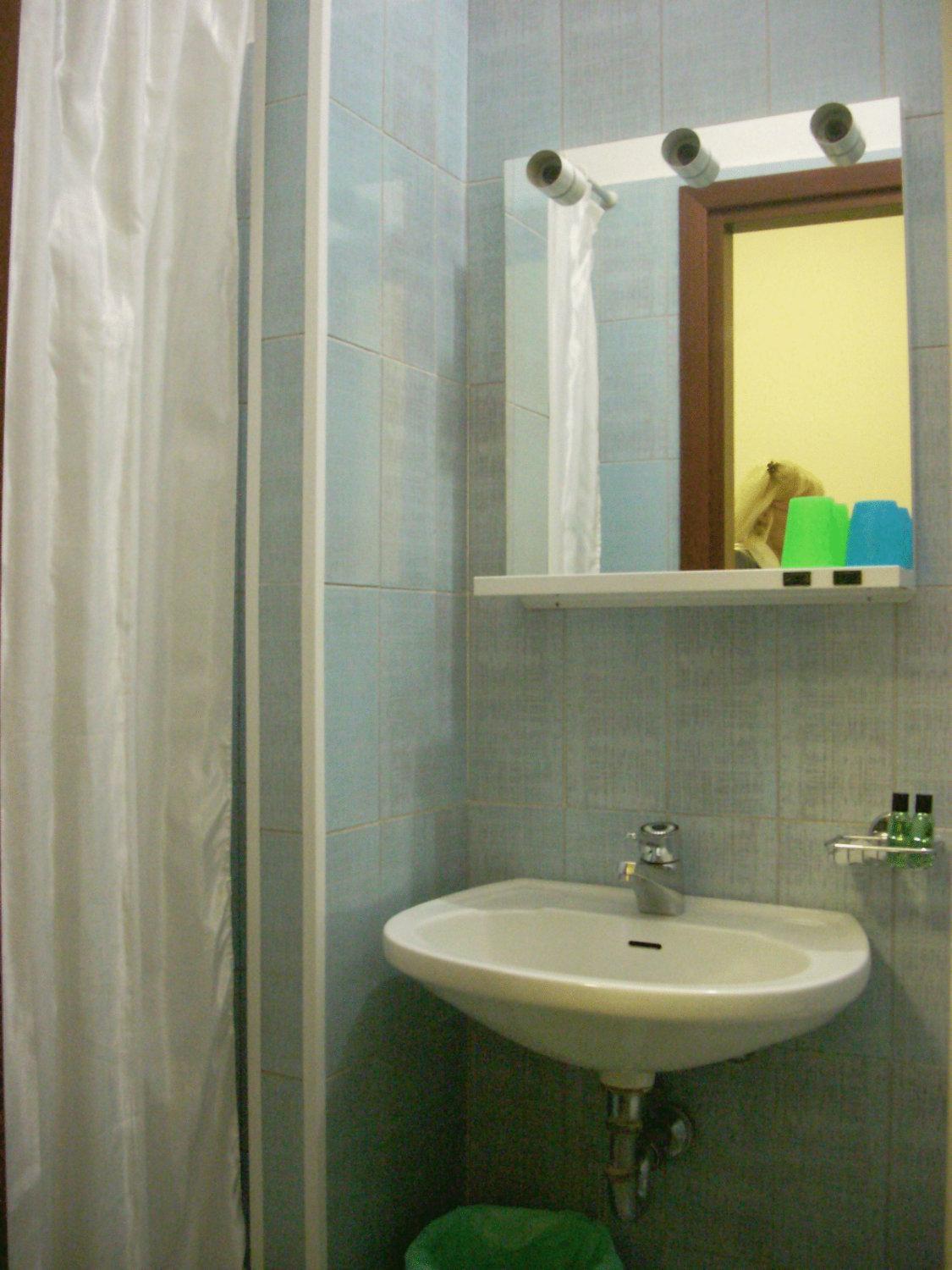 Twin Room - Photo 5