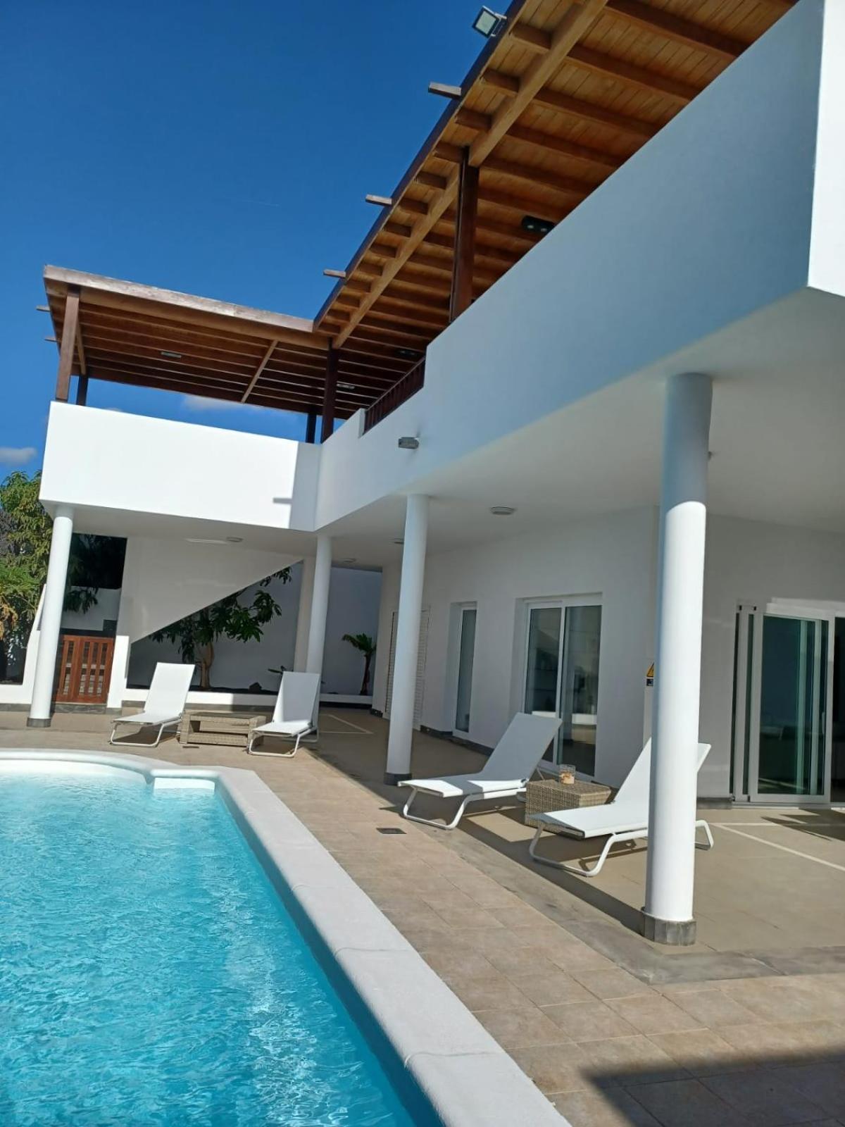 Villa photo 2