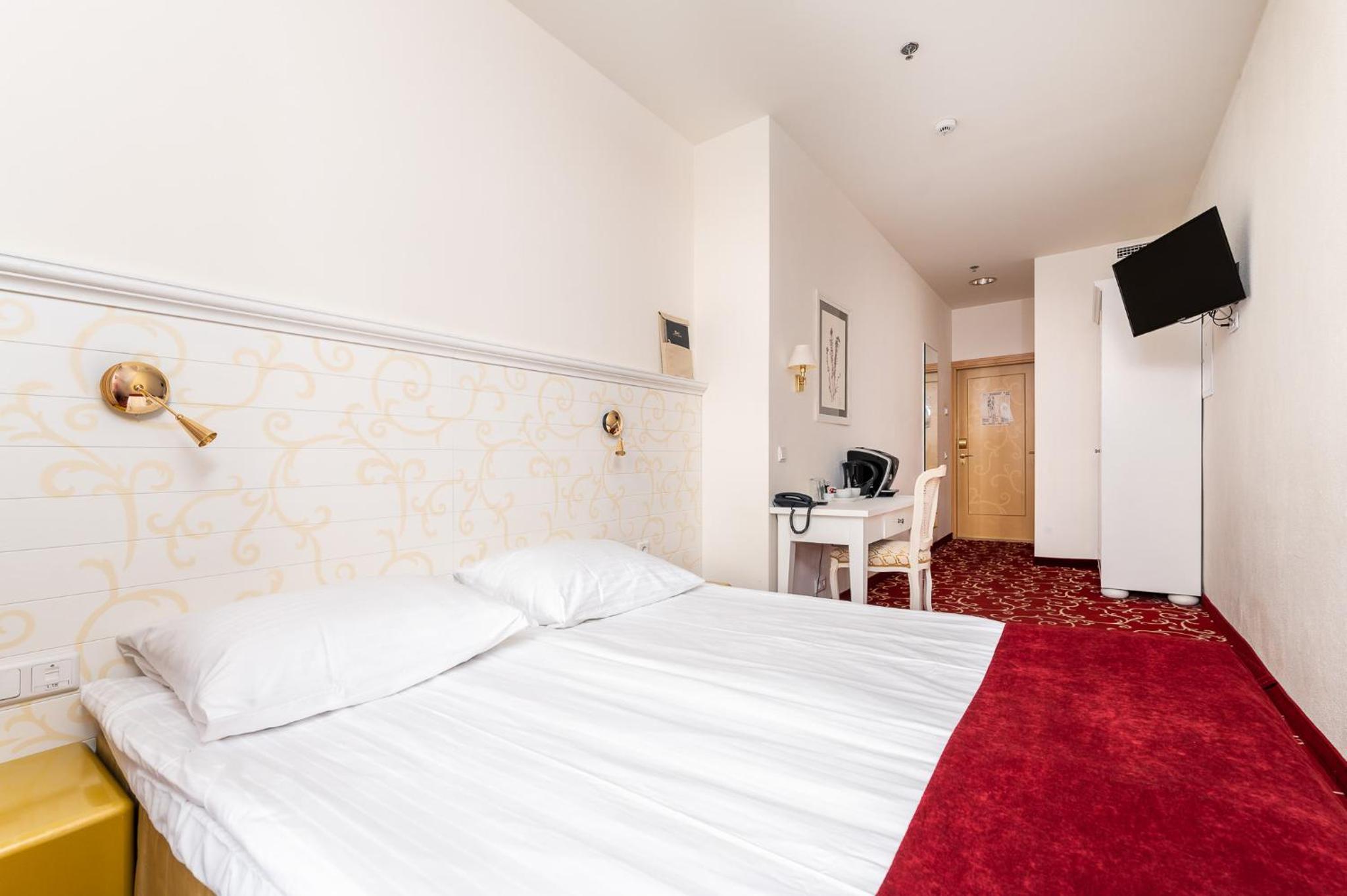 Standard Double or Twin Room with Free Parking - Photo 22