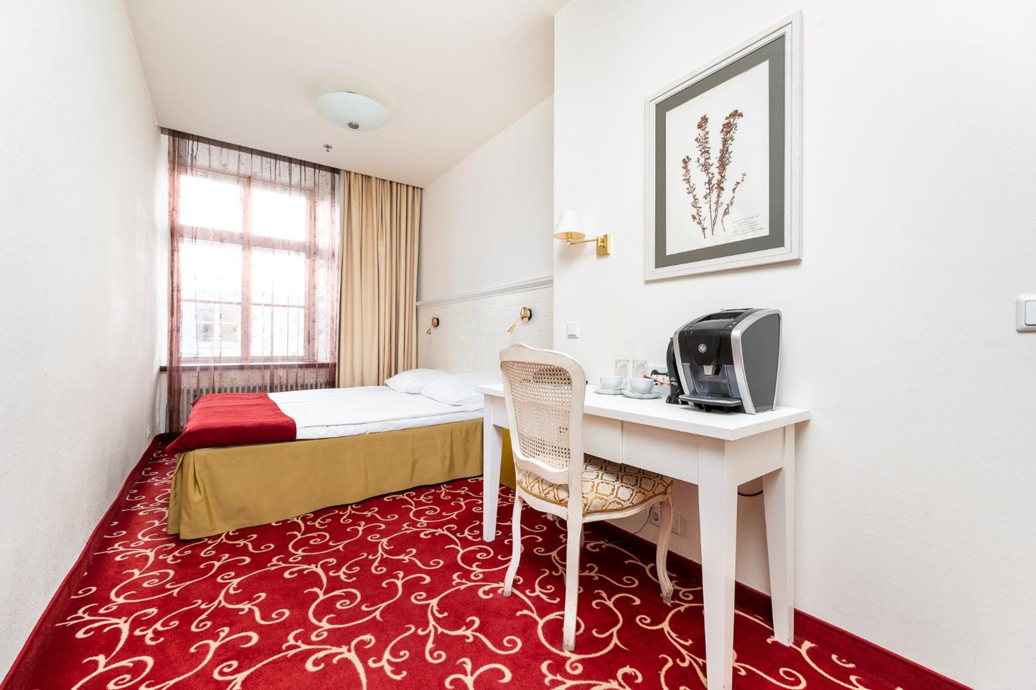 Standard Double or Twin Room with Free Parking - Photo 10