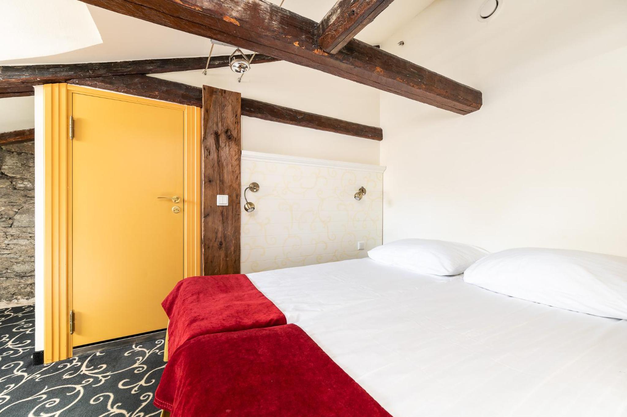 Standard Double or Twin Room with Free Parking - Photo 18