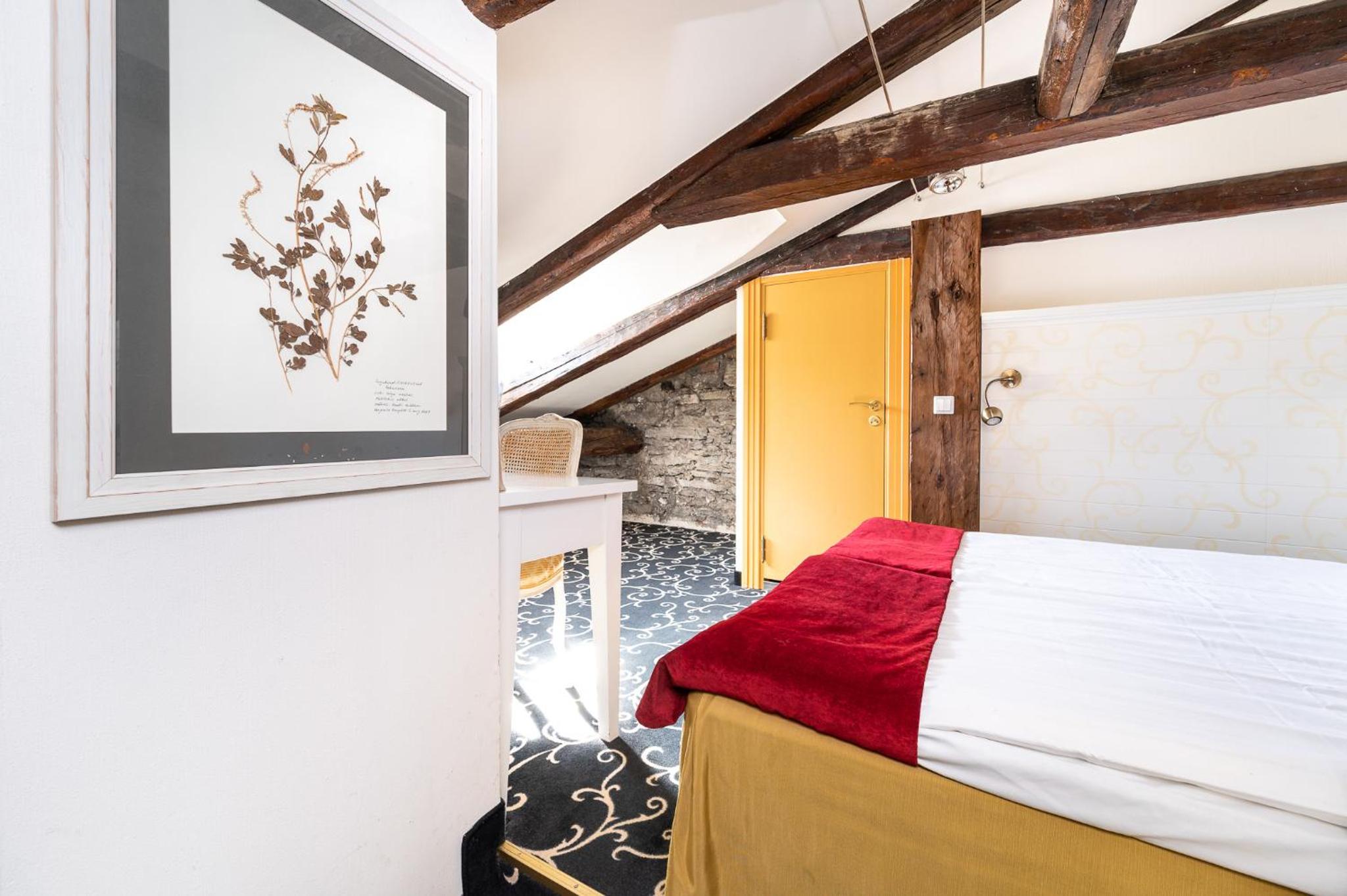 Standard Double or Twin Room with Free Parking - Photo 2