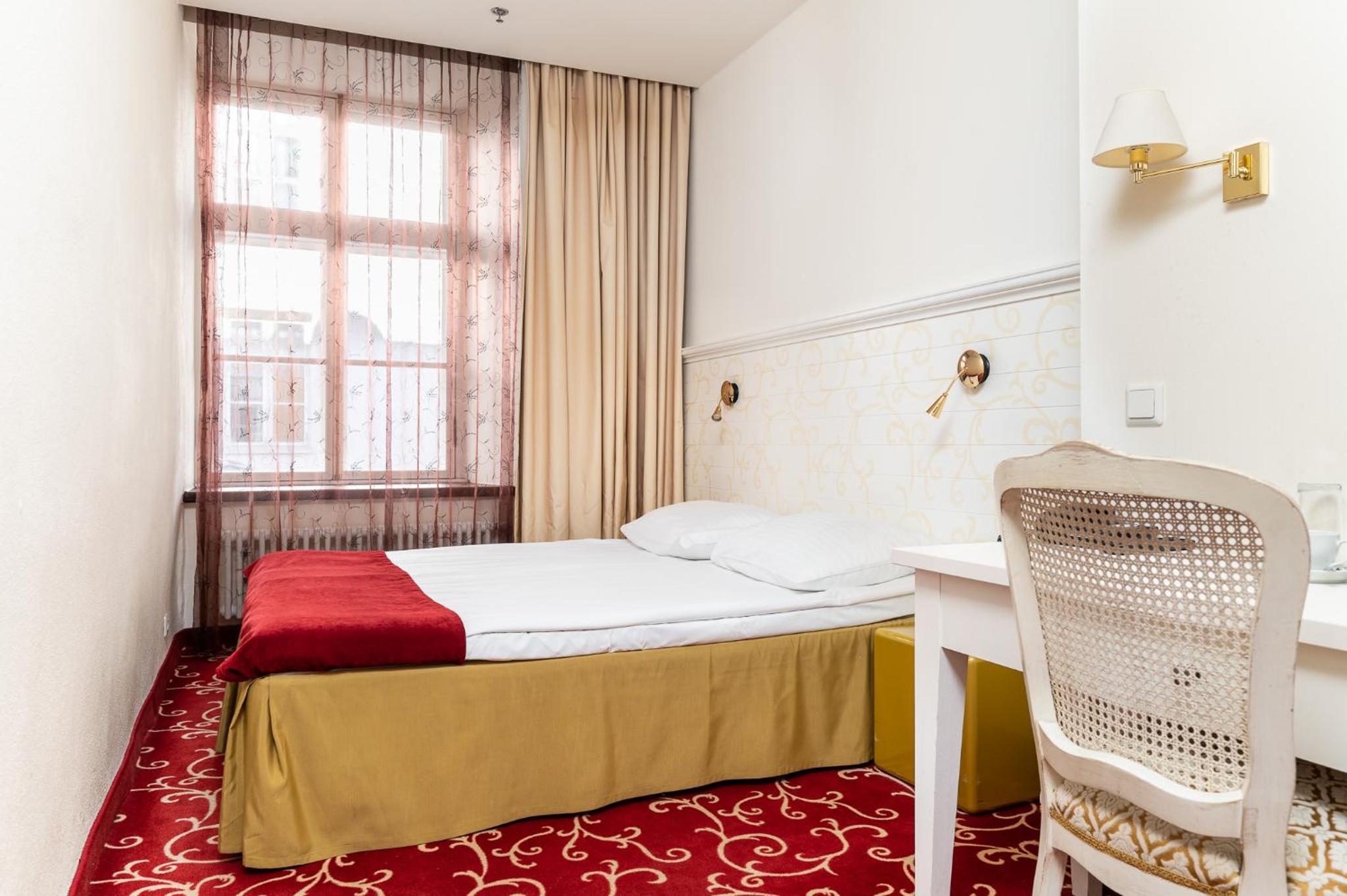 Standard Double or Twin Room with Free Parking - Photo 7